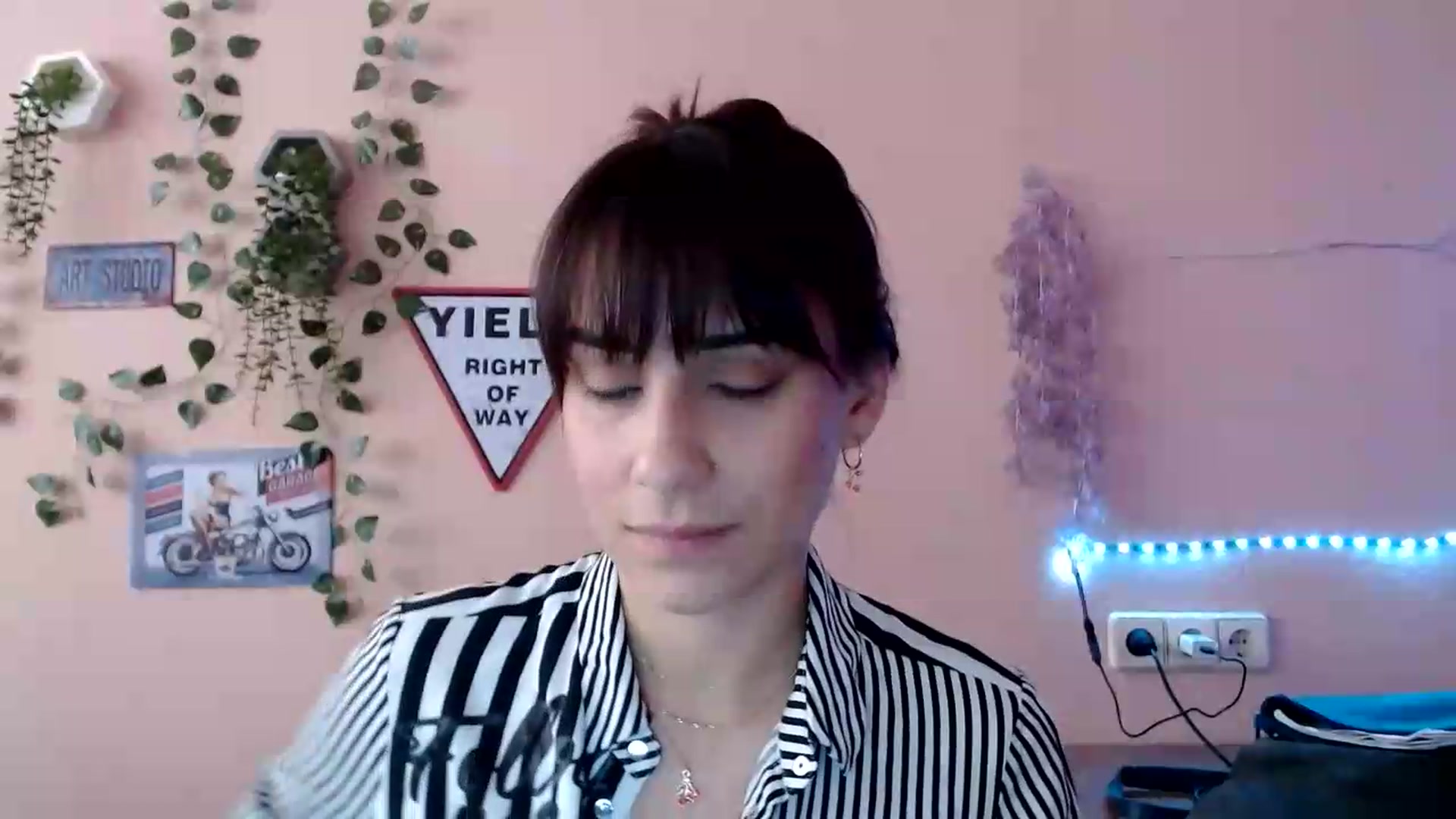 Gallery image thumbnail from K_Sandra's myfreecams stream on, 09/21/2026, 13:47 image 9 of 20