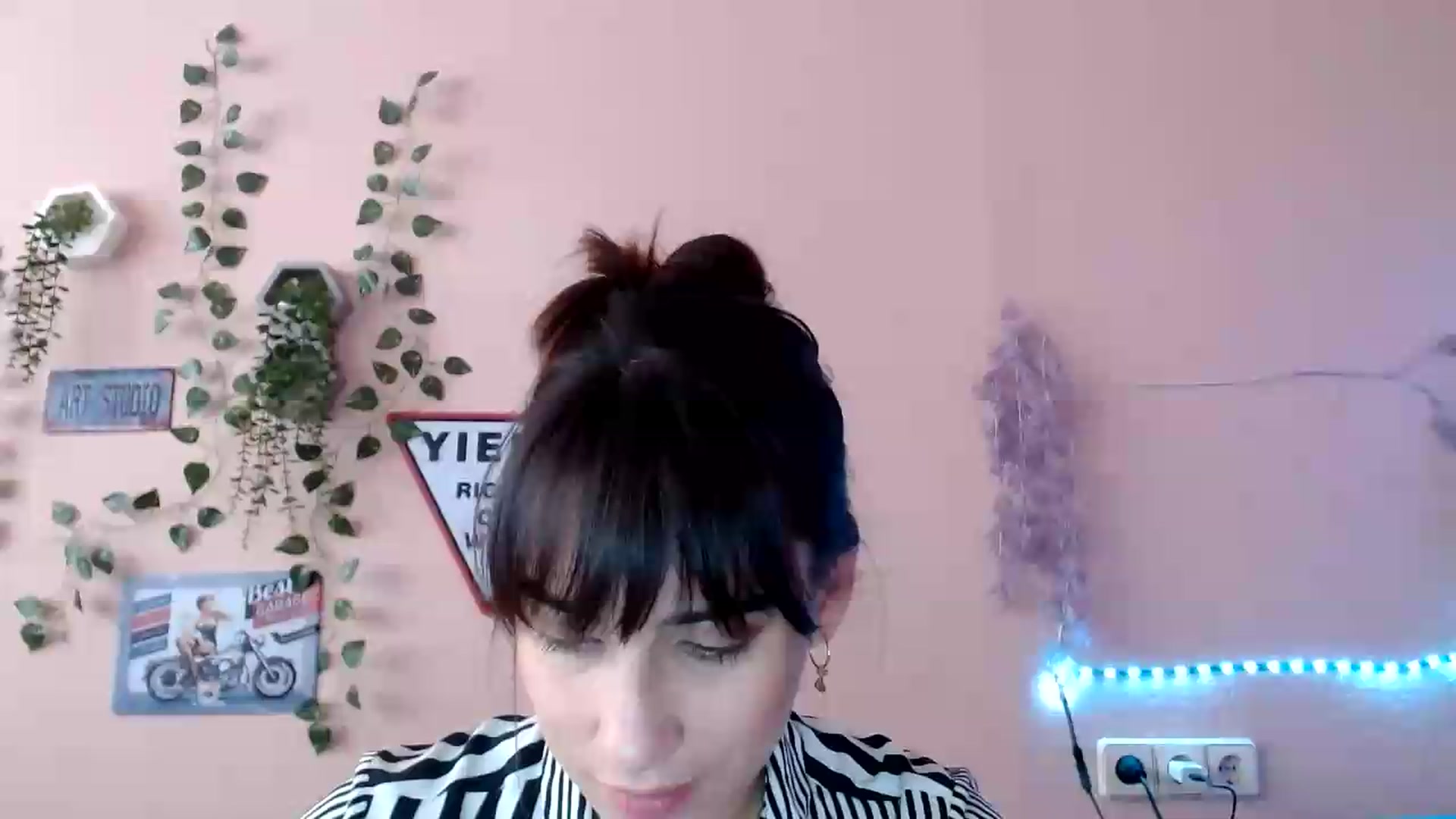 Gallery image thumbnail from K_Sandra's myfreecams stream on, 09/21/2026, 13:47 image 1 of 20