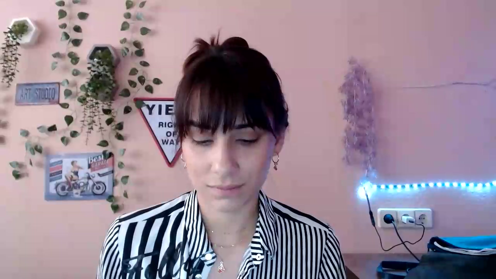 Gallery image thumbnail from K_Sandra's myfreecams stream on, 09/21/2026, 13:47 image 10 of 20