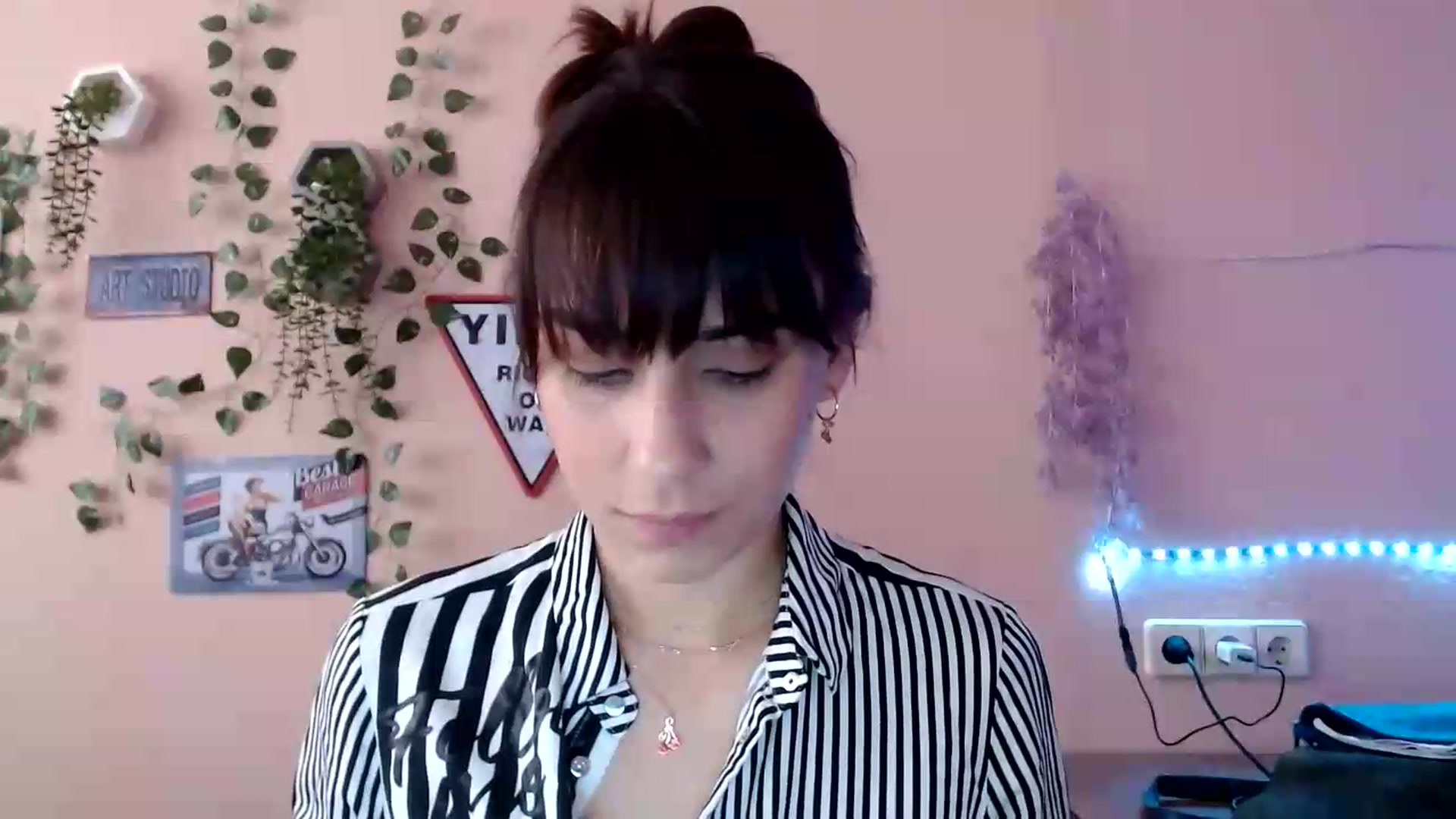 Gallery image thumbnail from K_Sandra's myfreecams stream on, 09/21/2026, 13:47 image 17 of 20