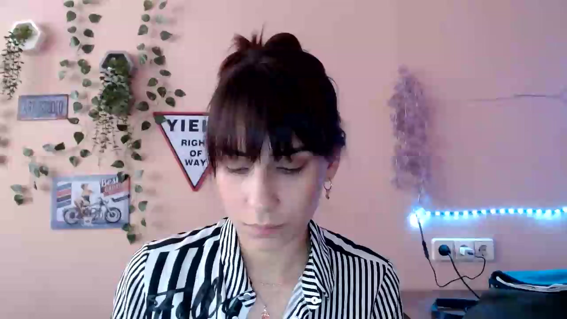 Gallery image thumbnail from K_Sandra's myfreecams stream on, 09/21/2026, 13:47 image 13 of 20