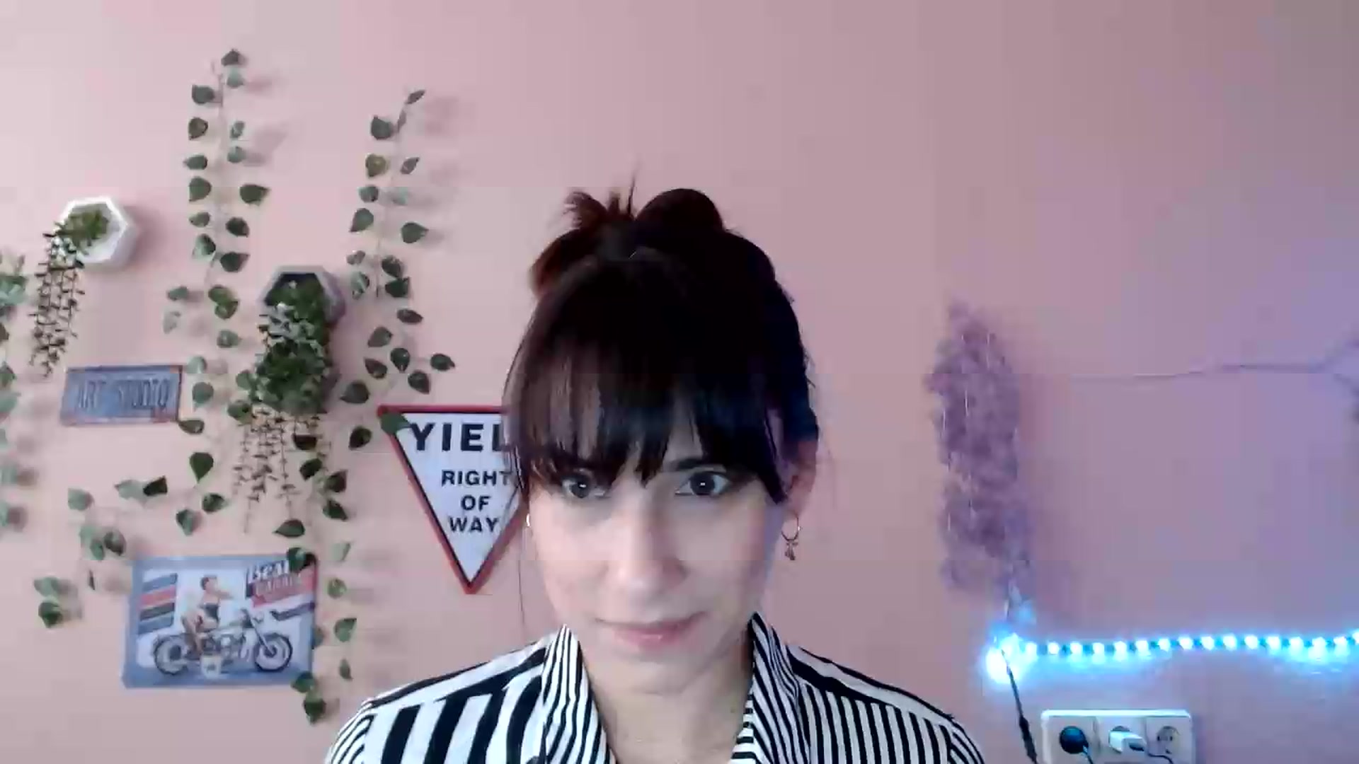 Gallery image thumbnail from K_Sandra's myfreecams stream on, 09/21/2026, 13:47 image 3 of 20