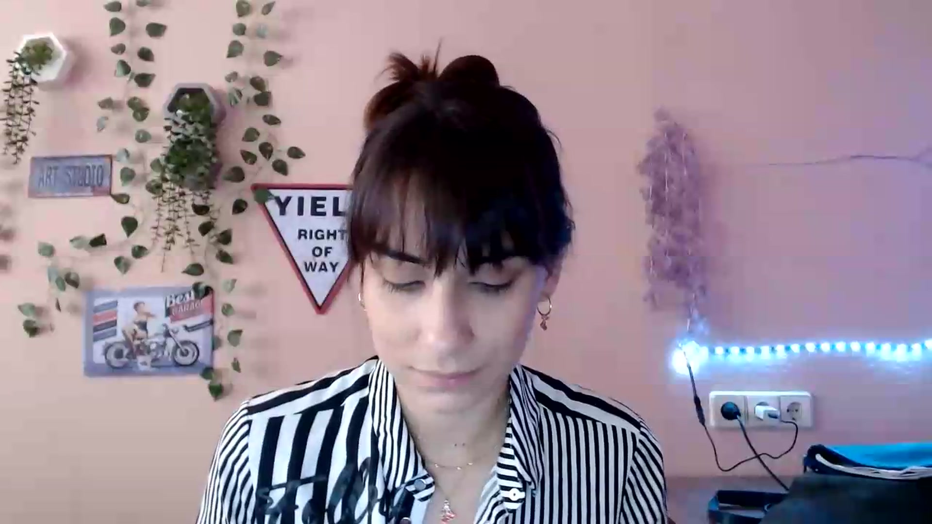 Gallery image thumbnail from K_Sandra's myfreecams stream on, 09/21/2026, 13:47 image 11 of 20