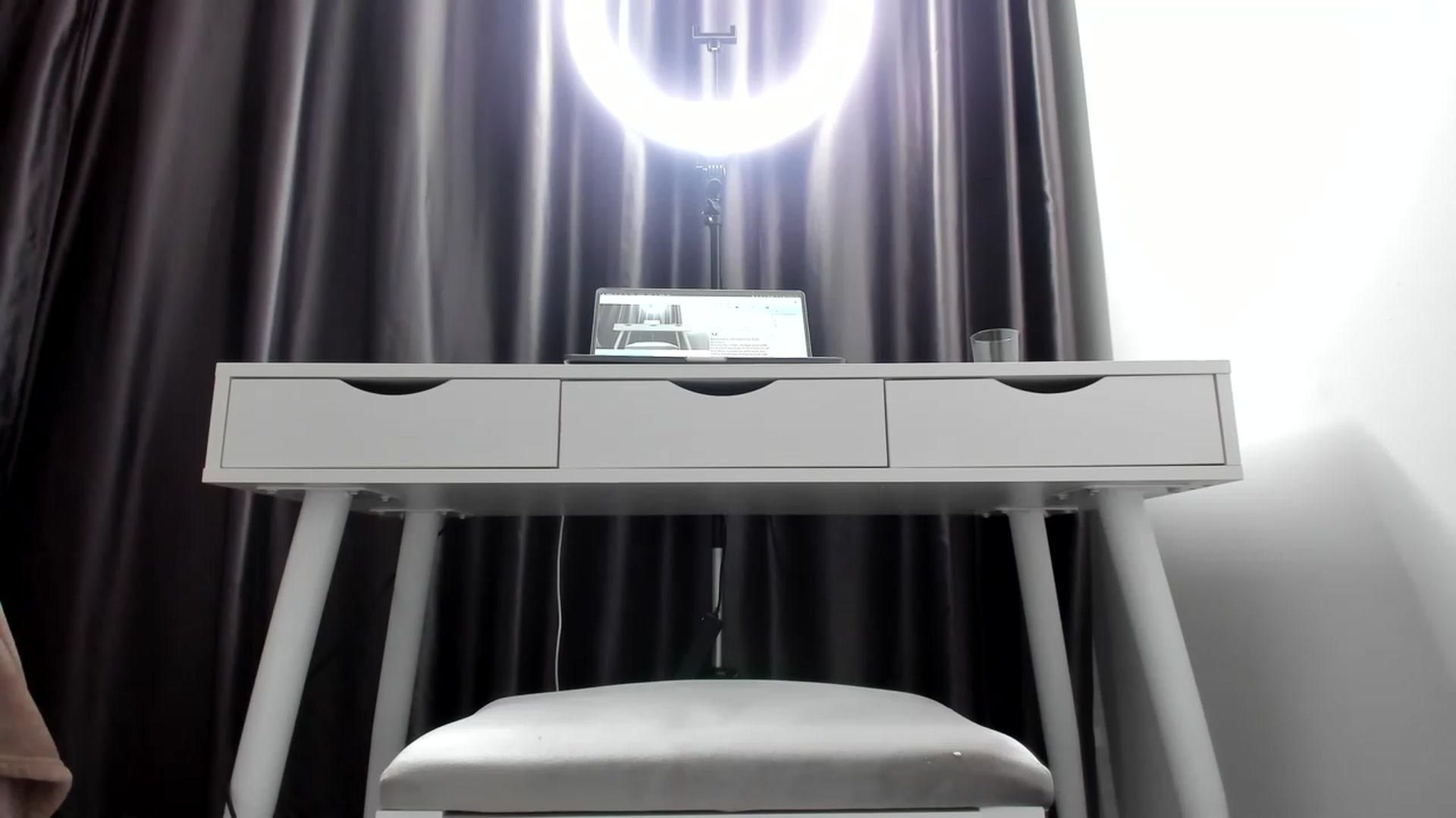Gallery image thumbnail from K__A__T's myfreecams stream on, 12/30/2022, 15:39 image 12 of 20