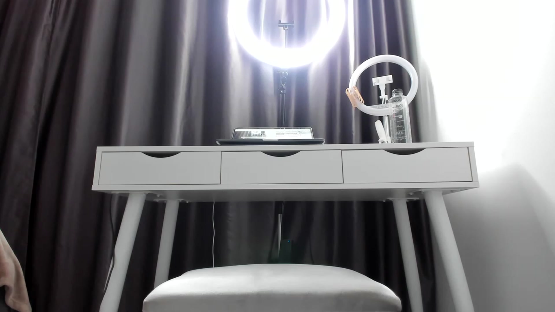 Gallery image thumbnail from K__A__T's myfreecams stream on, 01/03/2023, 16:23 image 13 of 20
