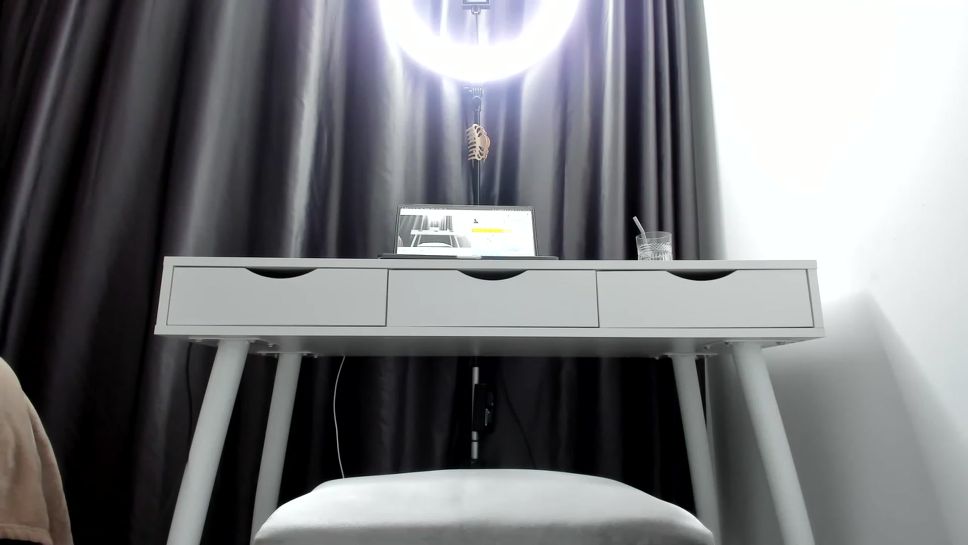 Gallery image thumbnail from K__A__T's myfreecams stream on, 01/13/2023, 15:59 image 17 of 20