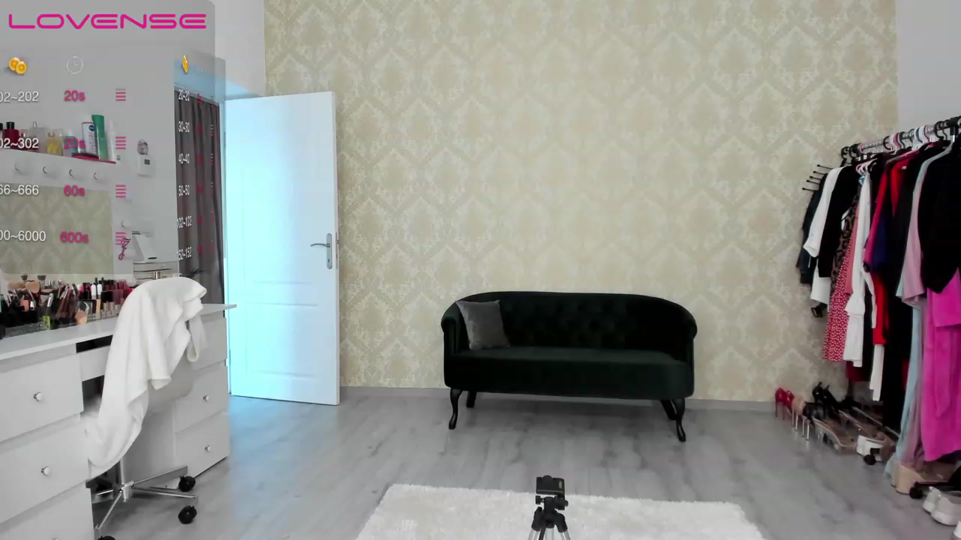 Gallery image thumbnail from K__A__T's myfreecams stream on, 08/12/2023, 15:54 image 14 of 20