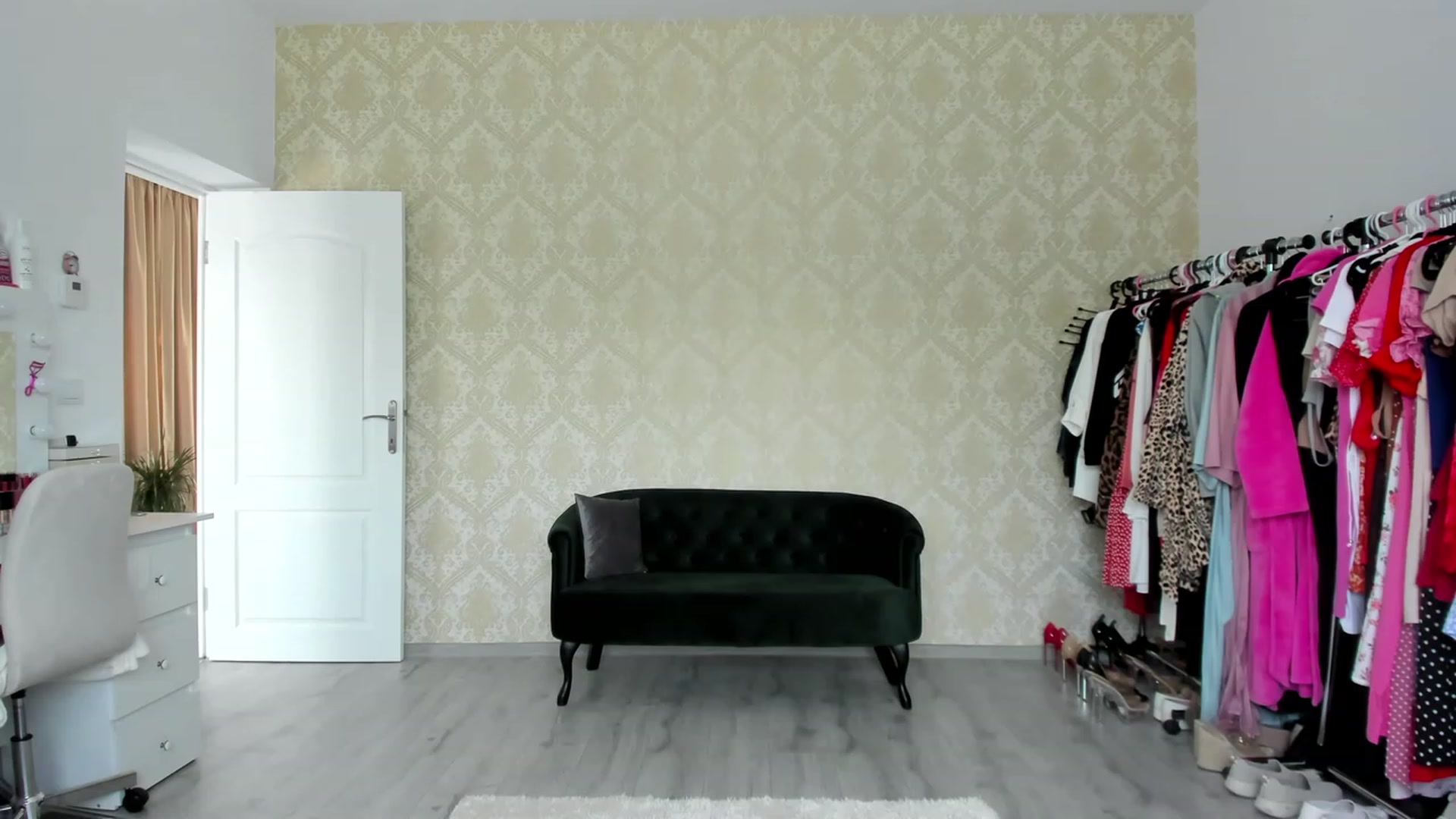 Gallery image thumbnail from K__A__T's myfreecams stream on, 08/19/2023, 12:42 image 3 of 20
