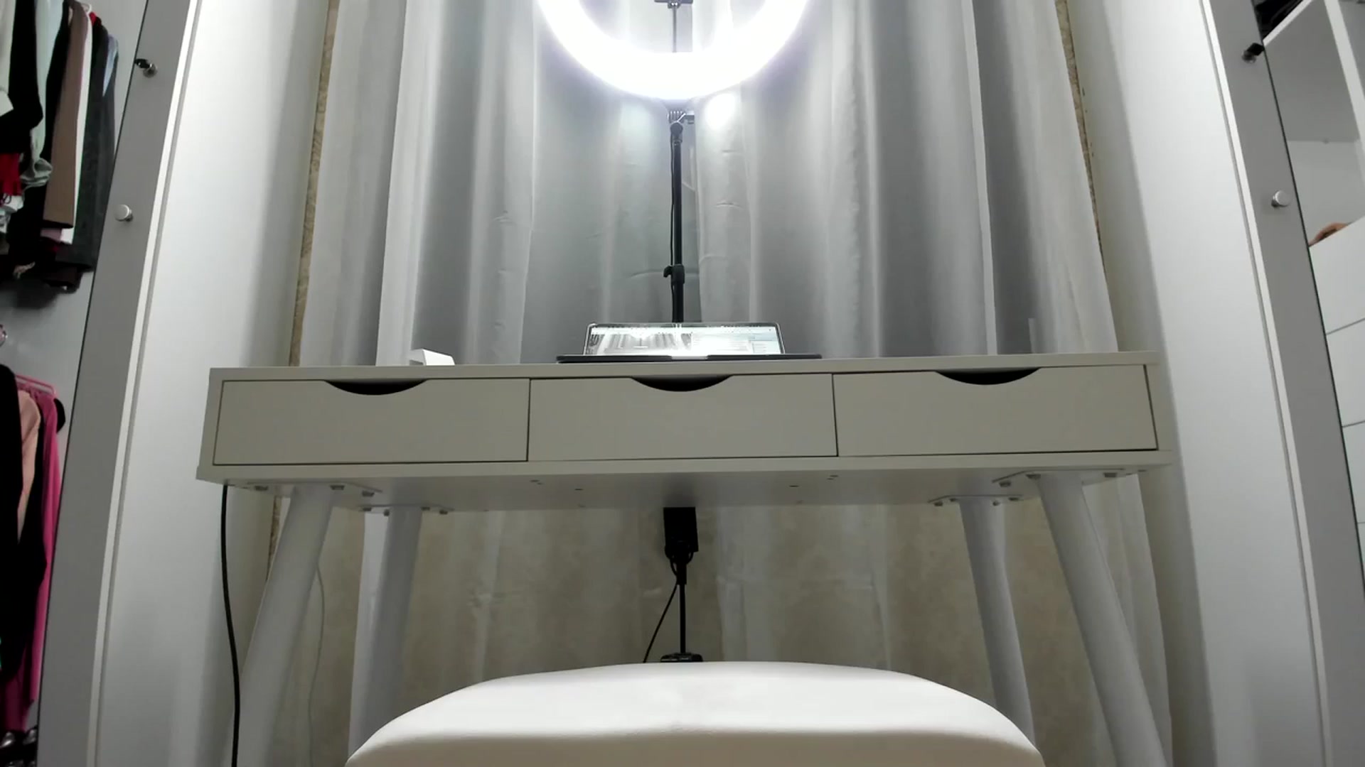 Gallery image thumbnail from K__A__T's myfreecams stream on, 12/19/2023, 20:46 image 15 of 20