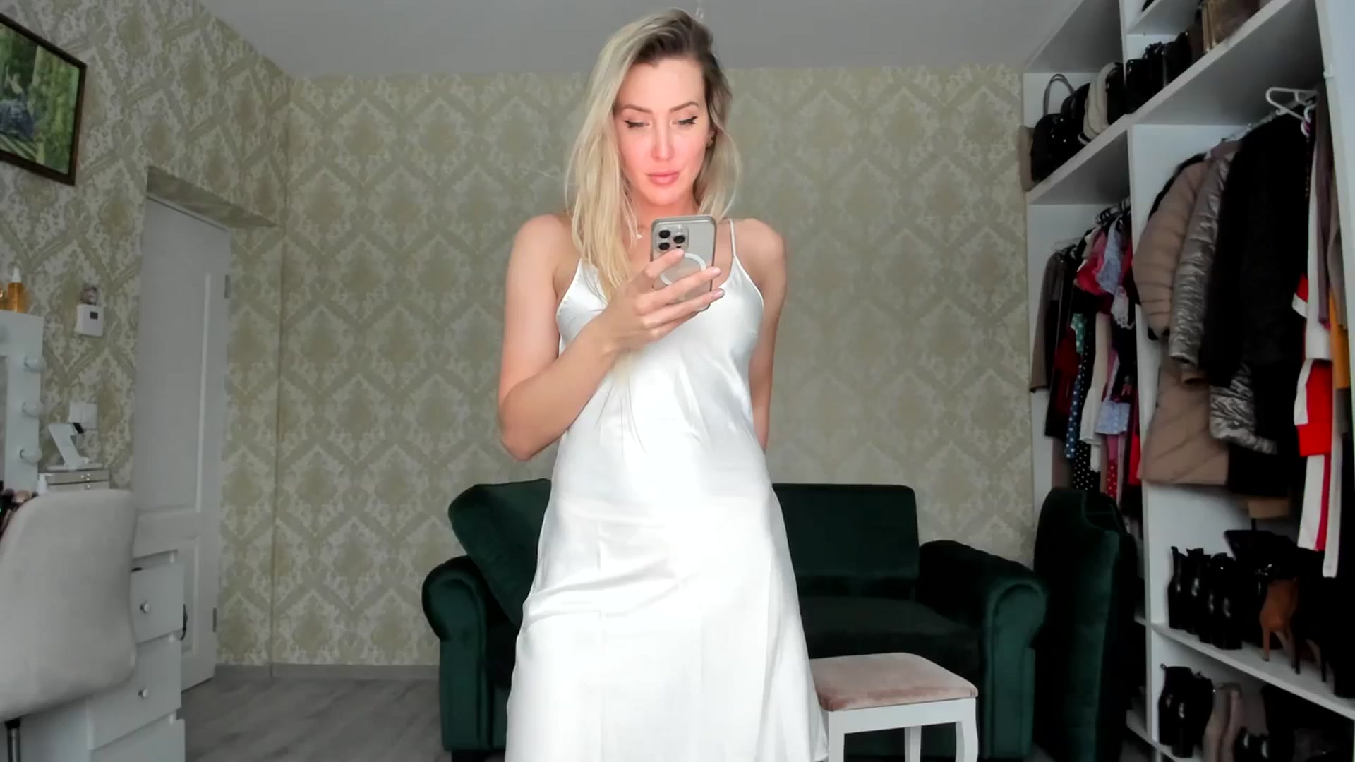 Gallery image thumbnail from K__A__T's myfreecams stream on, 01/21/2024, 14:43 image 1 of 20