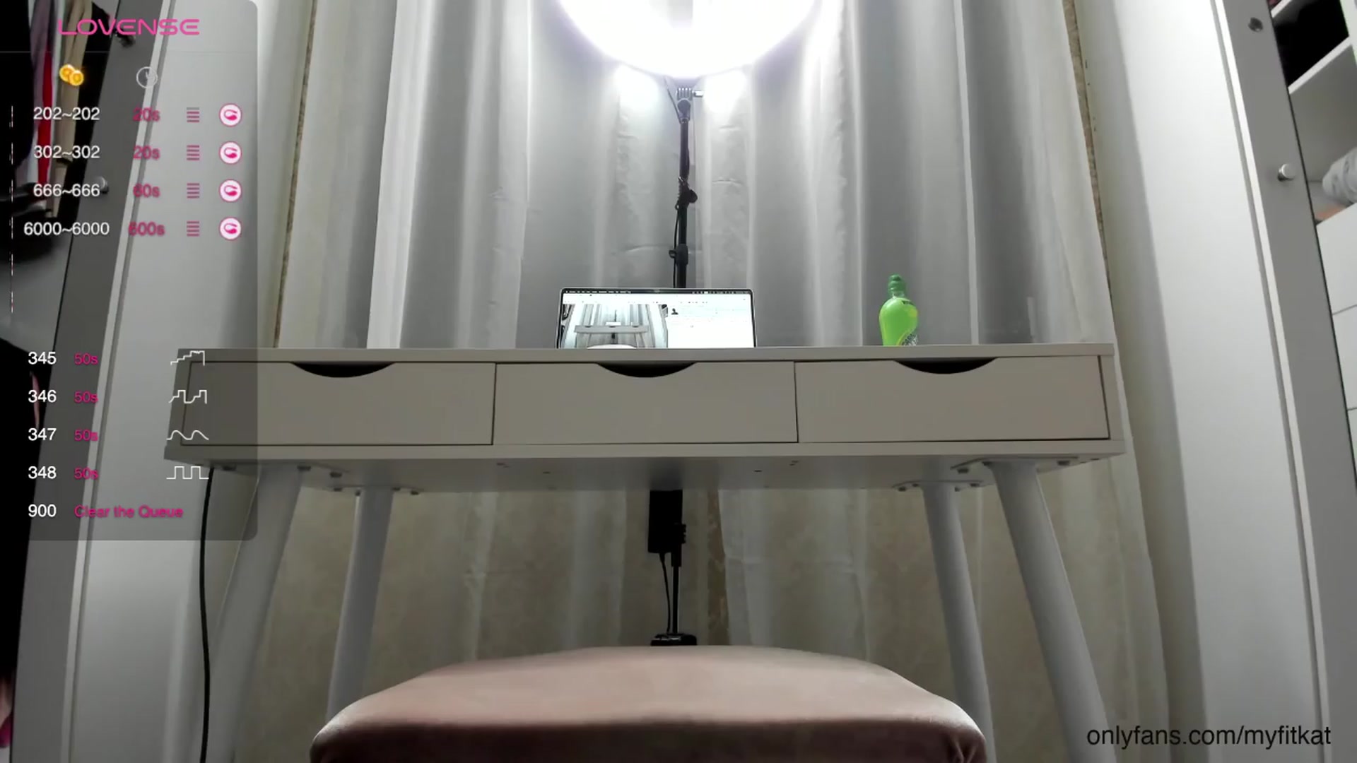 Gallery image thumbnail from K__A__T's myfreecams stream on, 04/10/2024, 18:42 image 2 of 20
