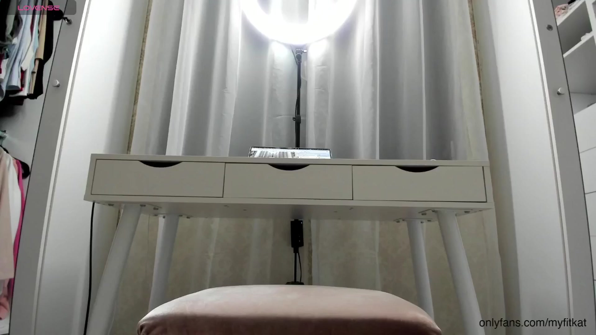 Gallery image thumbnail from K__A__T's myfreecams stream on, 06/04/2024, 15:34 image 16 of 20