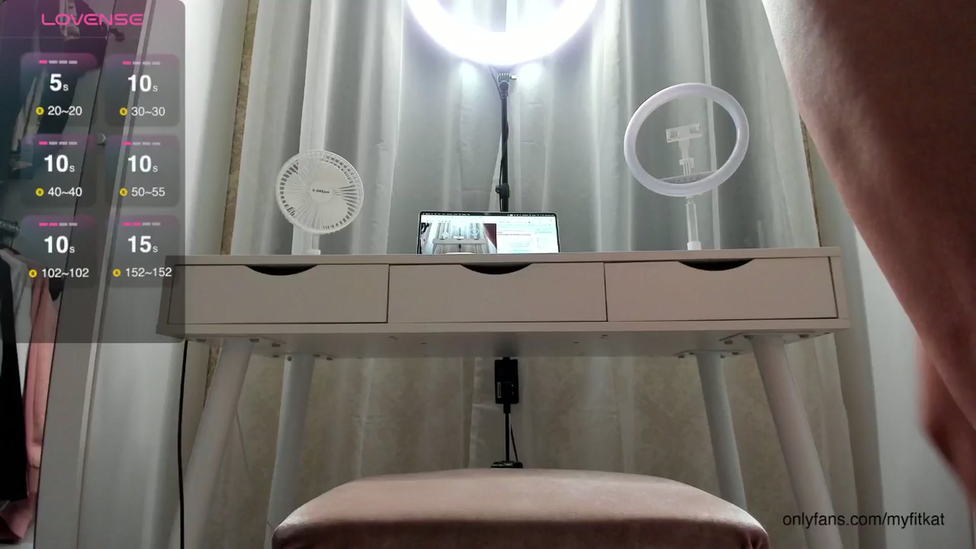 Gallery image thumbnail from K__A__T's myfreecams stream on, 07/29/2024, 17:20 image 15 of 20