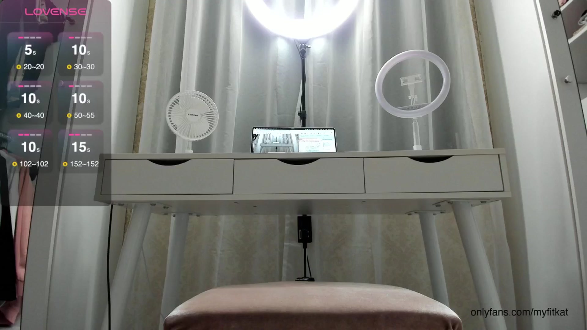 Gallery image thumbnail from K__A__T's myfreecams stream on, 07/29/2024, 17:20 image 16 of 20