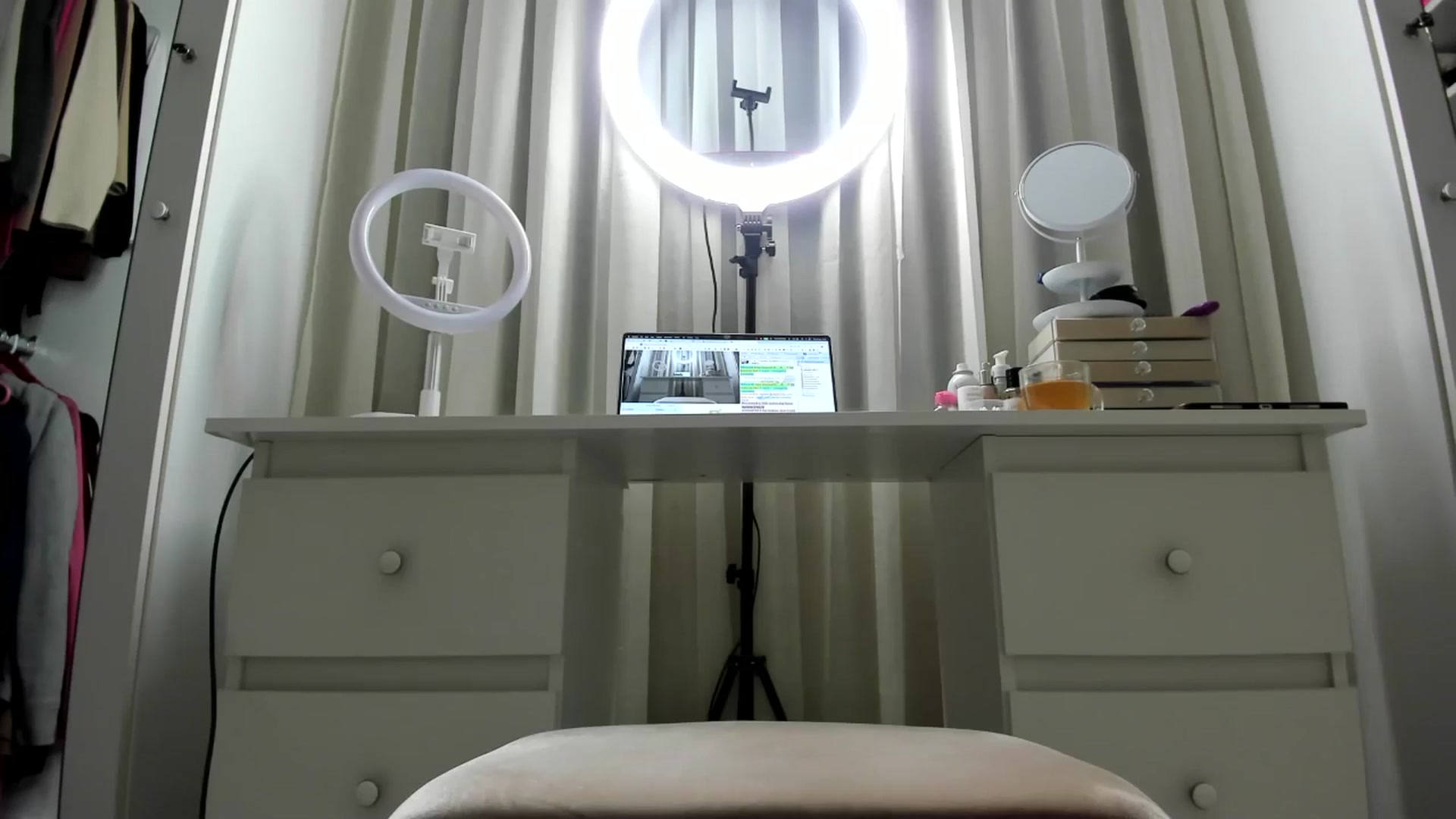 Gallery image thumbnail from K__A__T's myfreecams stream on, 03/20/2025, 18:50 image 4 of 20
