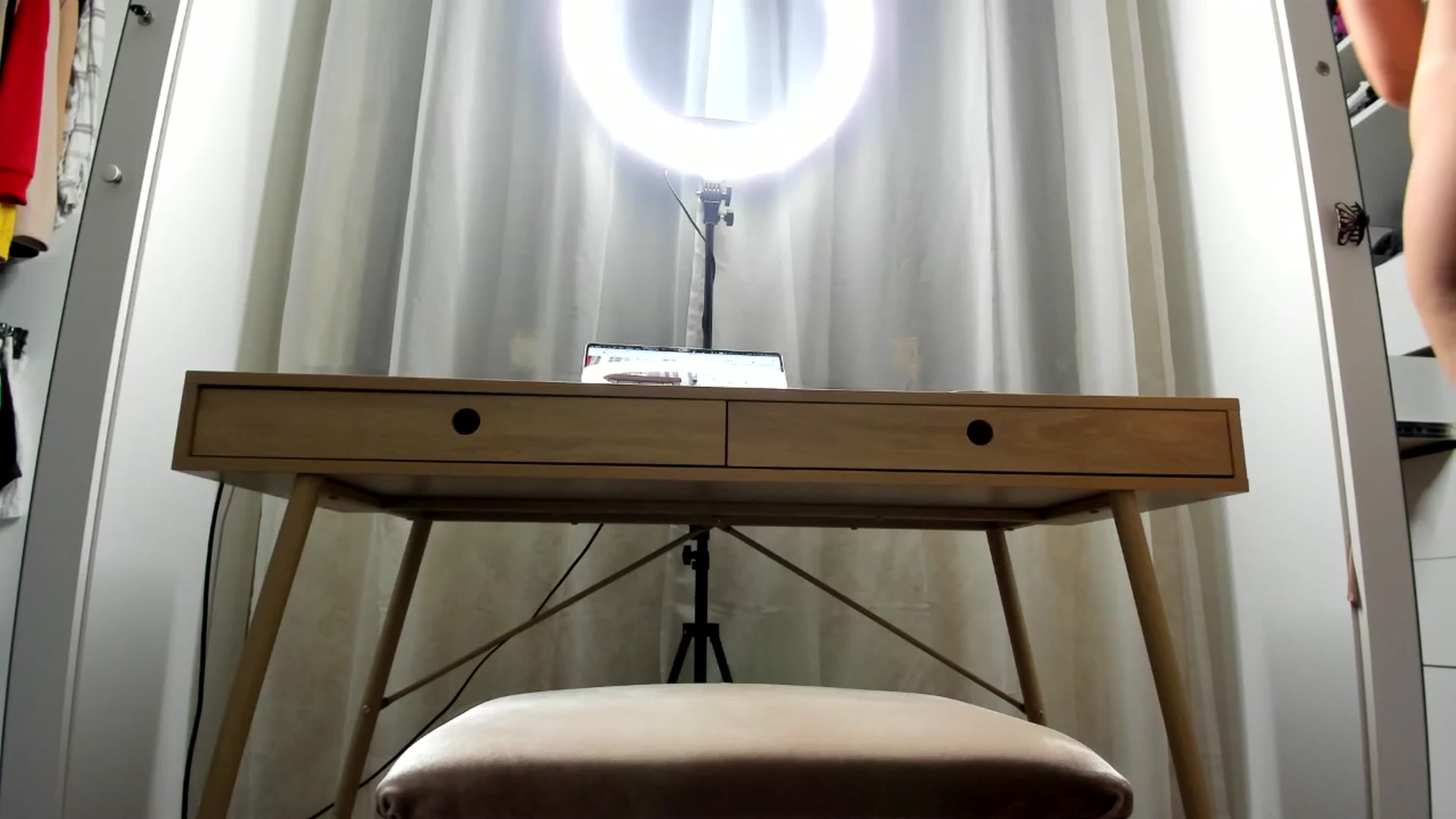 Gallery image thumbnail from K__A__T's myfreecams stream on, 06/18/2025, 19:08 image 12 of 20