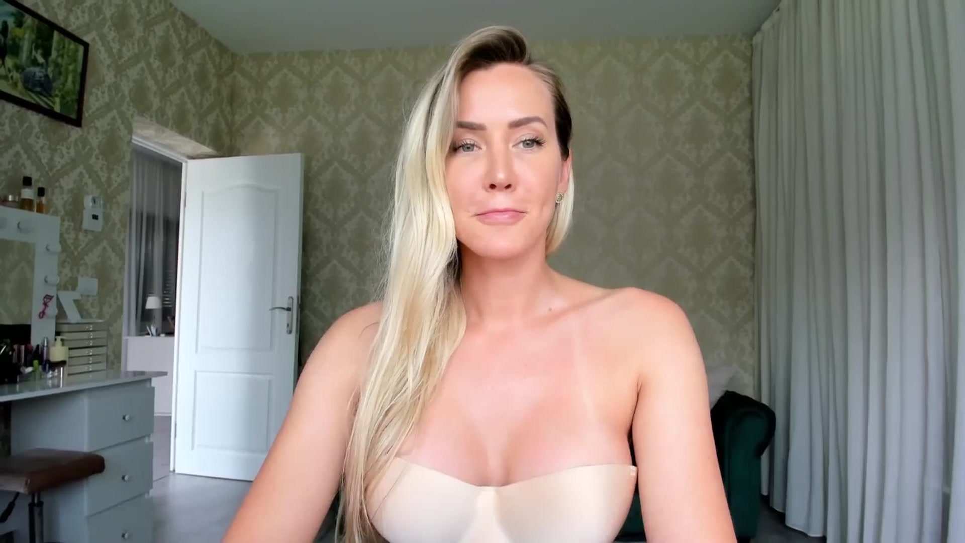 Gallery image thumbnail from K__A__T's myfreecams stream on, 07/26/2025, 09:04 image 11 of 20