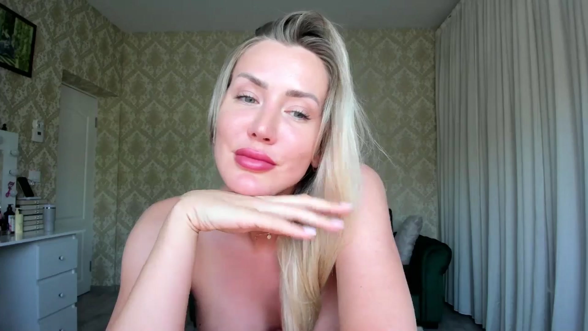 Gallery image thumbnail from K__A__T's myfreecams stream on, 09/04/2025, 14:51 image 7 of 20