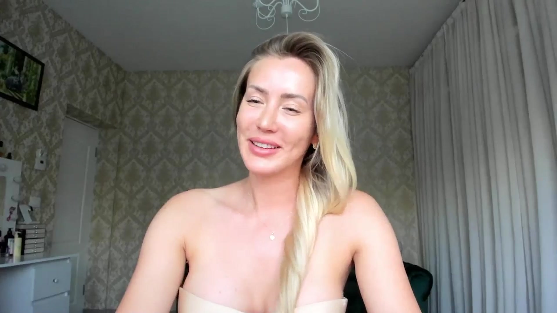 Gallery image thumbnail from K__A__T's myfreecams stream on, 09/05/2025, 16:11 image 16 of 20