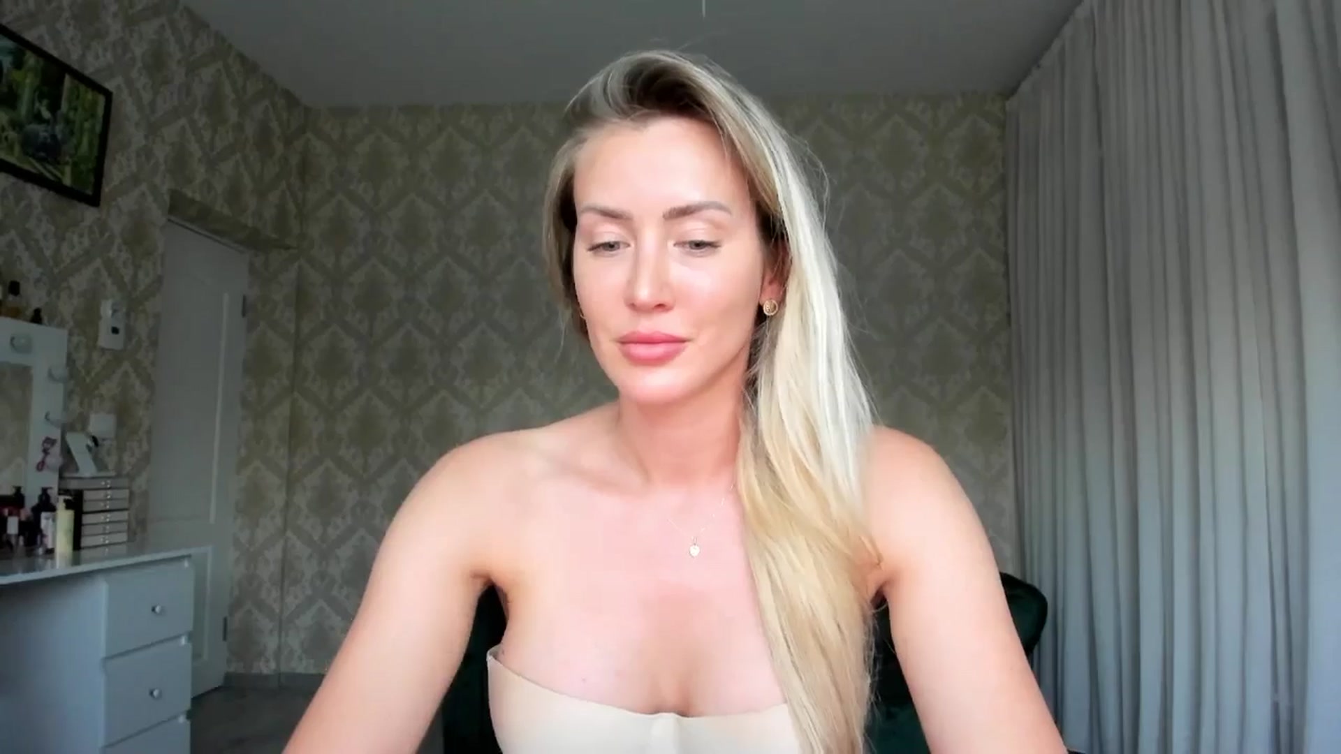 Gallery image thumbnail from K__A__T's myfreecams stream on, 09/05/2025, 16:11 image 18 of 20