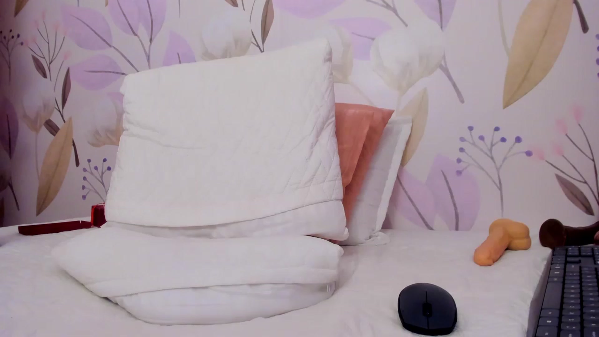 Gallery image thumbnail from K_a_t_i_a's myfreecams stream on, 12/15/2022, 08:13 image 15 of 20
