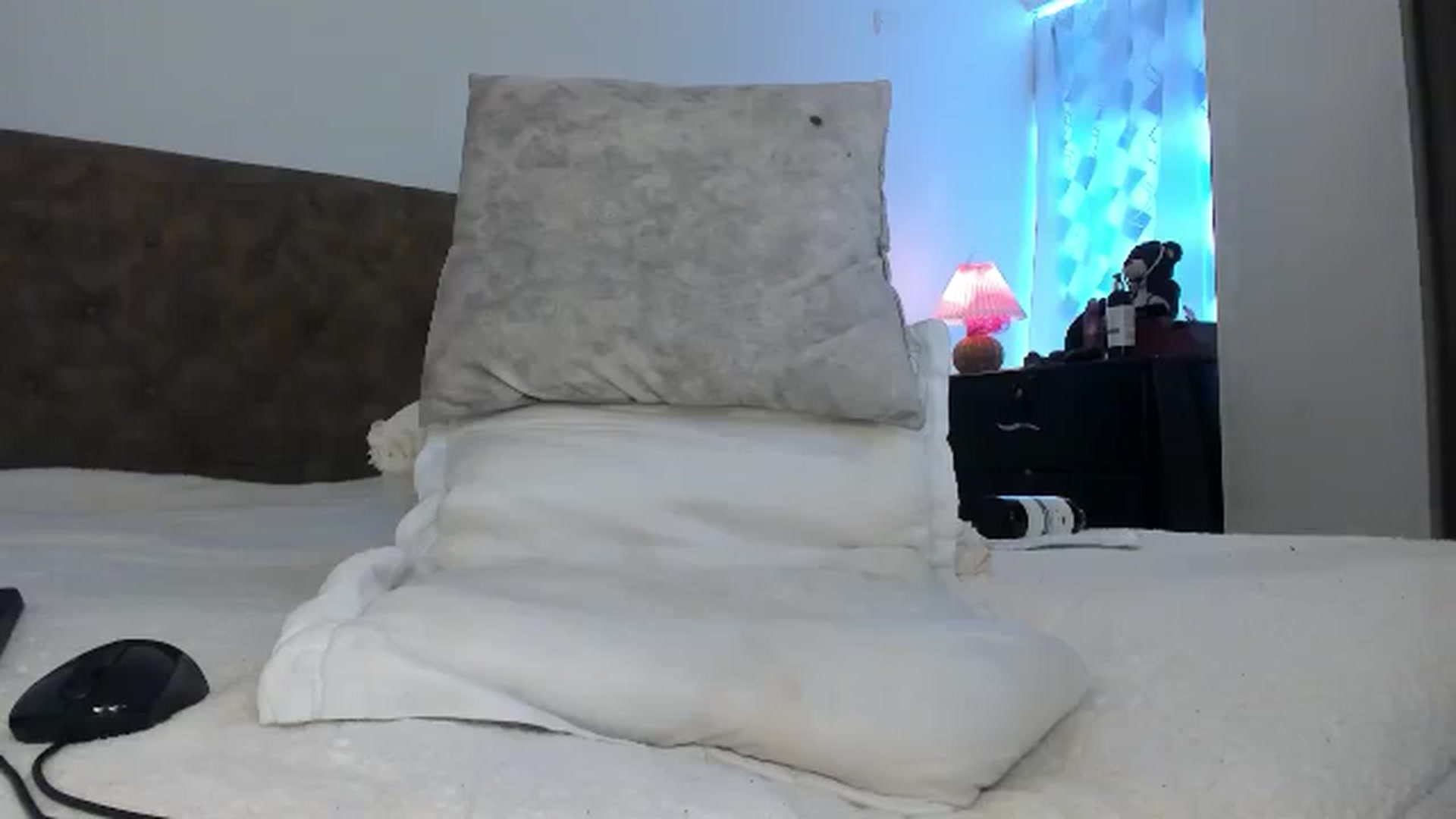 Gallery image thumbnail from K_a_t_i_a's myfreecams stream on, 11/15/2024, 20:55 image 17 of 20