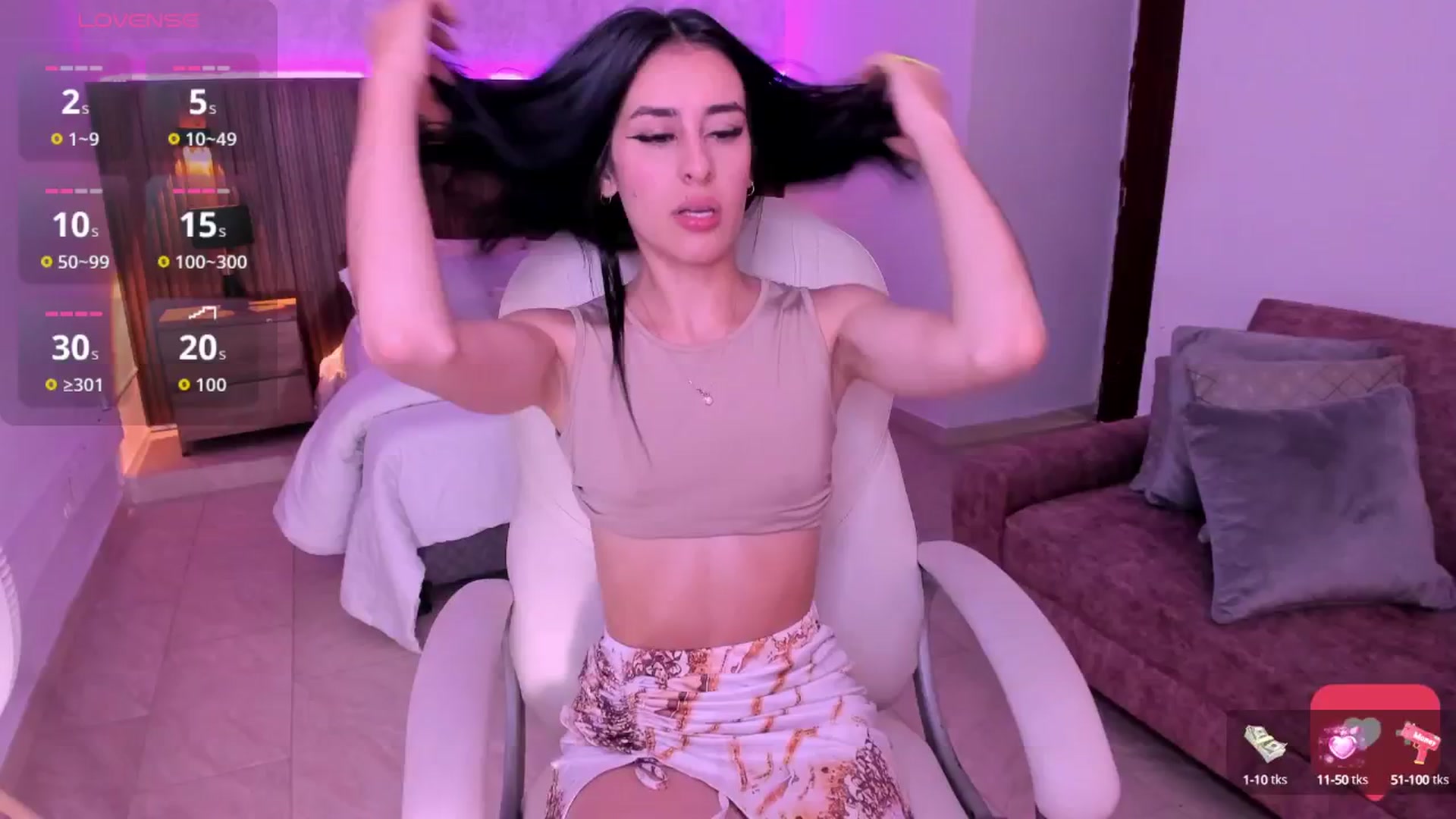 Gallery image thumbnail from Kaarla_james's myfreecams stream on, 09/01/2025, 18:03 image 6 of 20