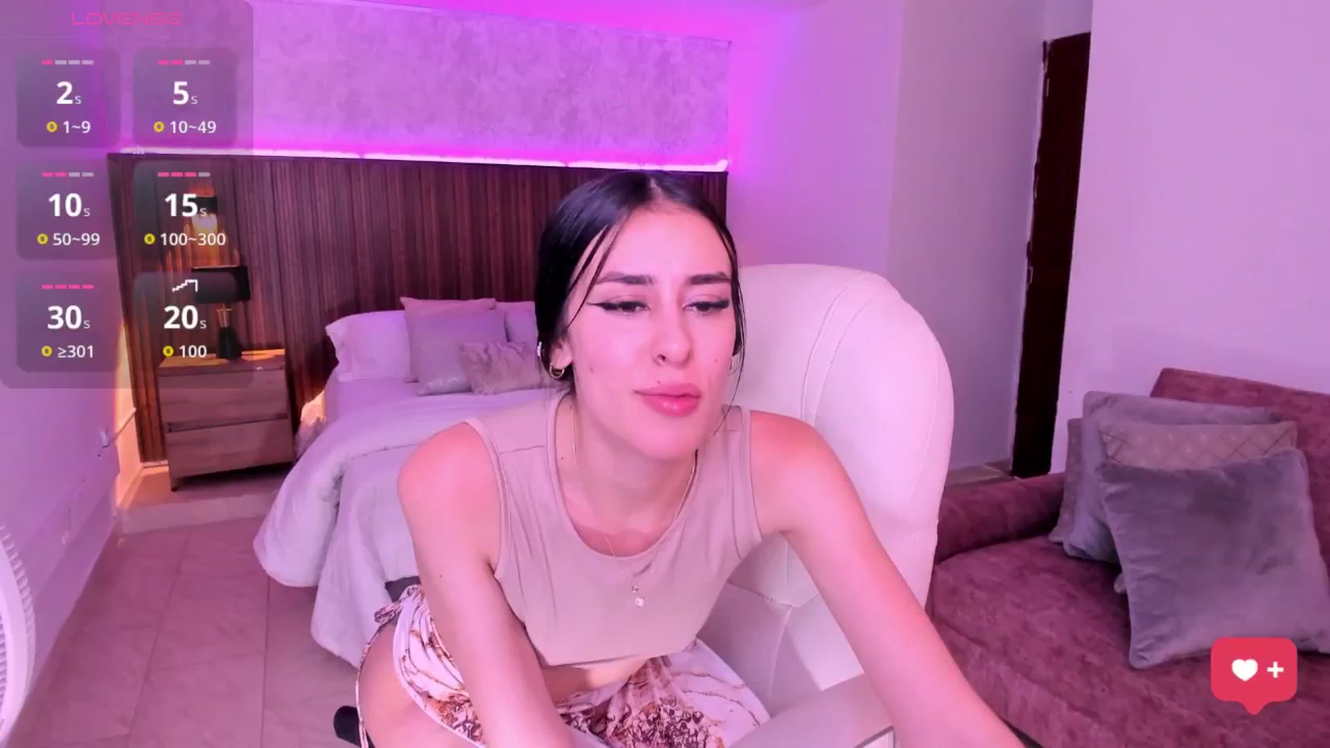 Gallery image thumbnail from Kaarla_james's myfreecams stream on, 09/01/2025, 18:03 image 9 of 20