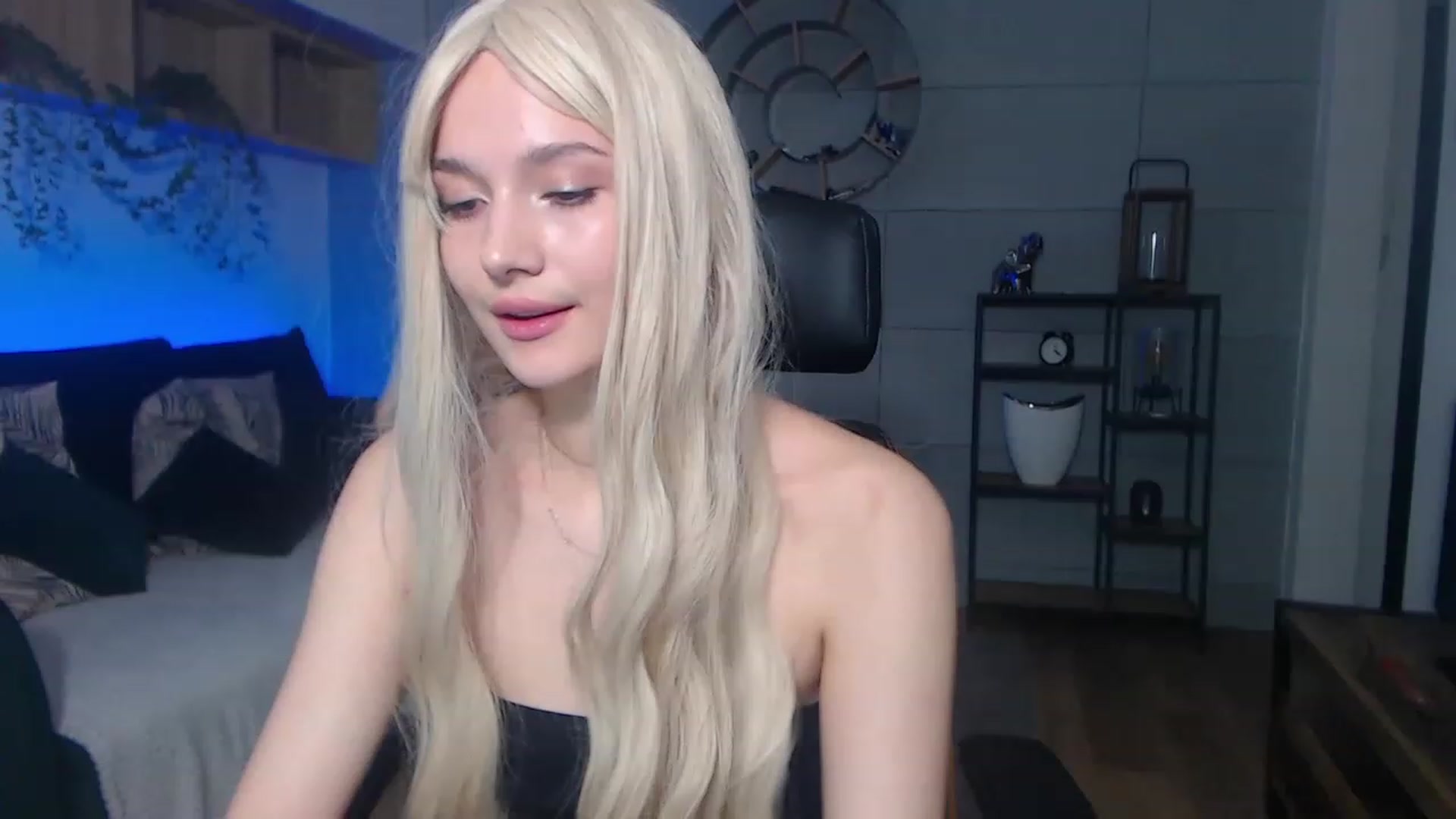 Gallery image thumbnail from Kacey_K's myfreecams stream on, 11/17/2022, 22:48 image 7 of 20