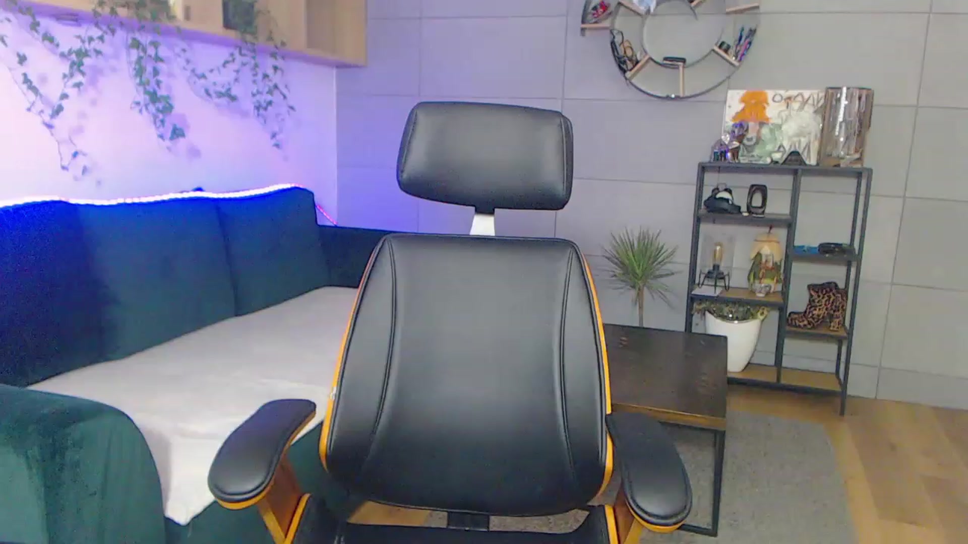 Gallery image thumbnail from Kacey_K's myfreecams stream on, 04/08/2023, 18:45 image 4 of 20