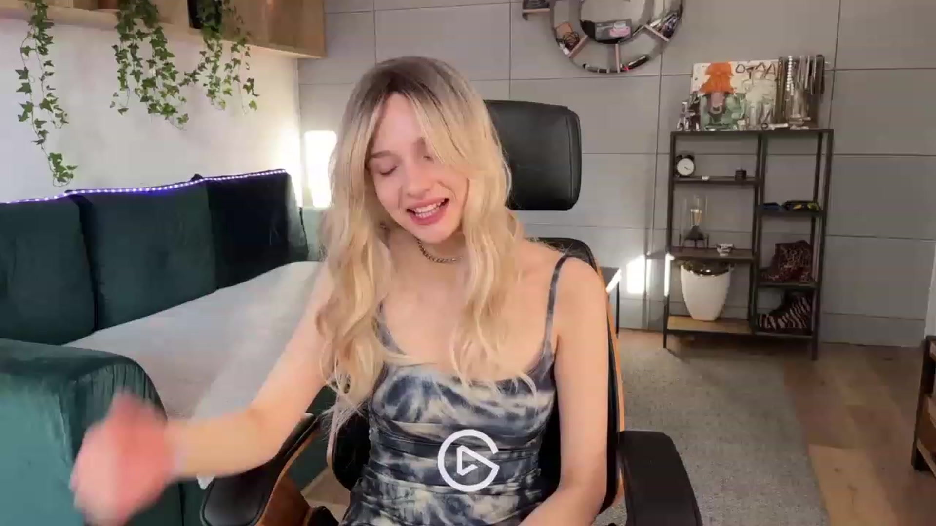 Gallery image thumbnail from Kacey_K's myfreecams stream on, 06/01/2023, 04:19 image 1 of 20