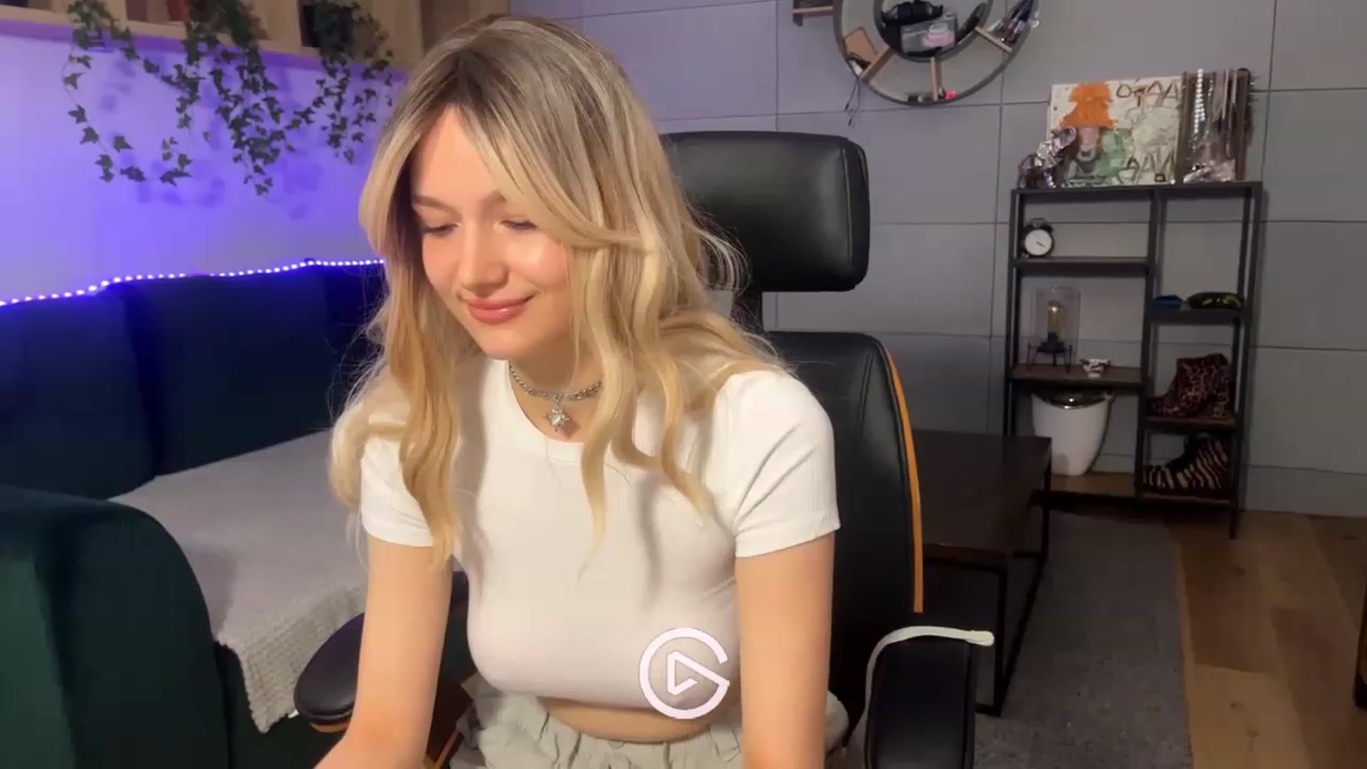 Gallery image thumbnail from Kacey_K's myfreecams stream on, 06/02/2023, 22:33 image 13 of 20
