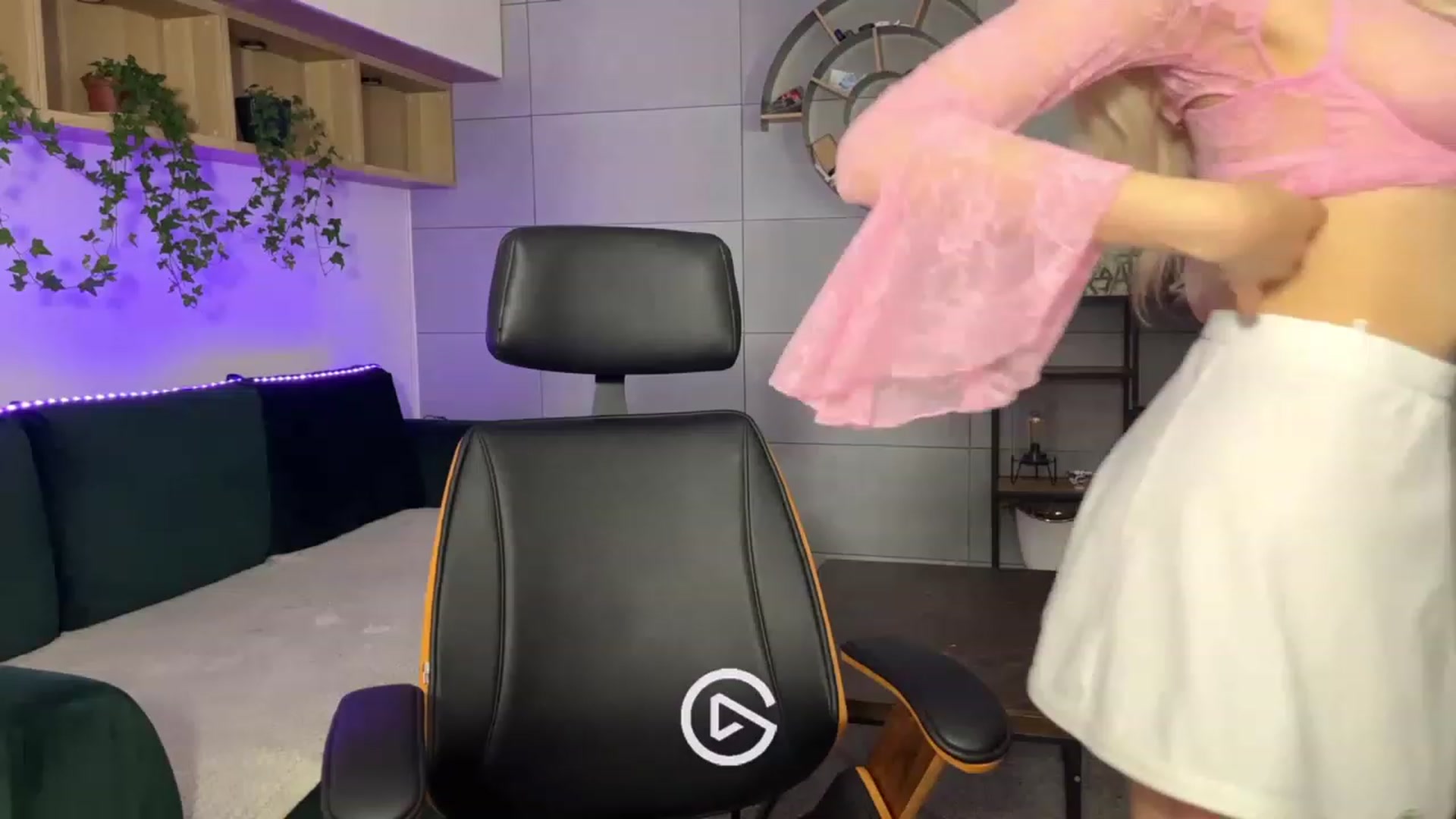 Gallery image thumbnail from Kacey_K's myfreecams stream on, 06/06/2023, 24:31 image 1 of 20