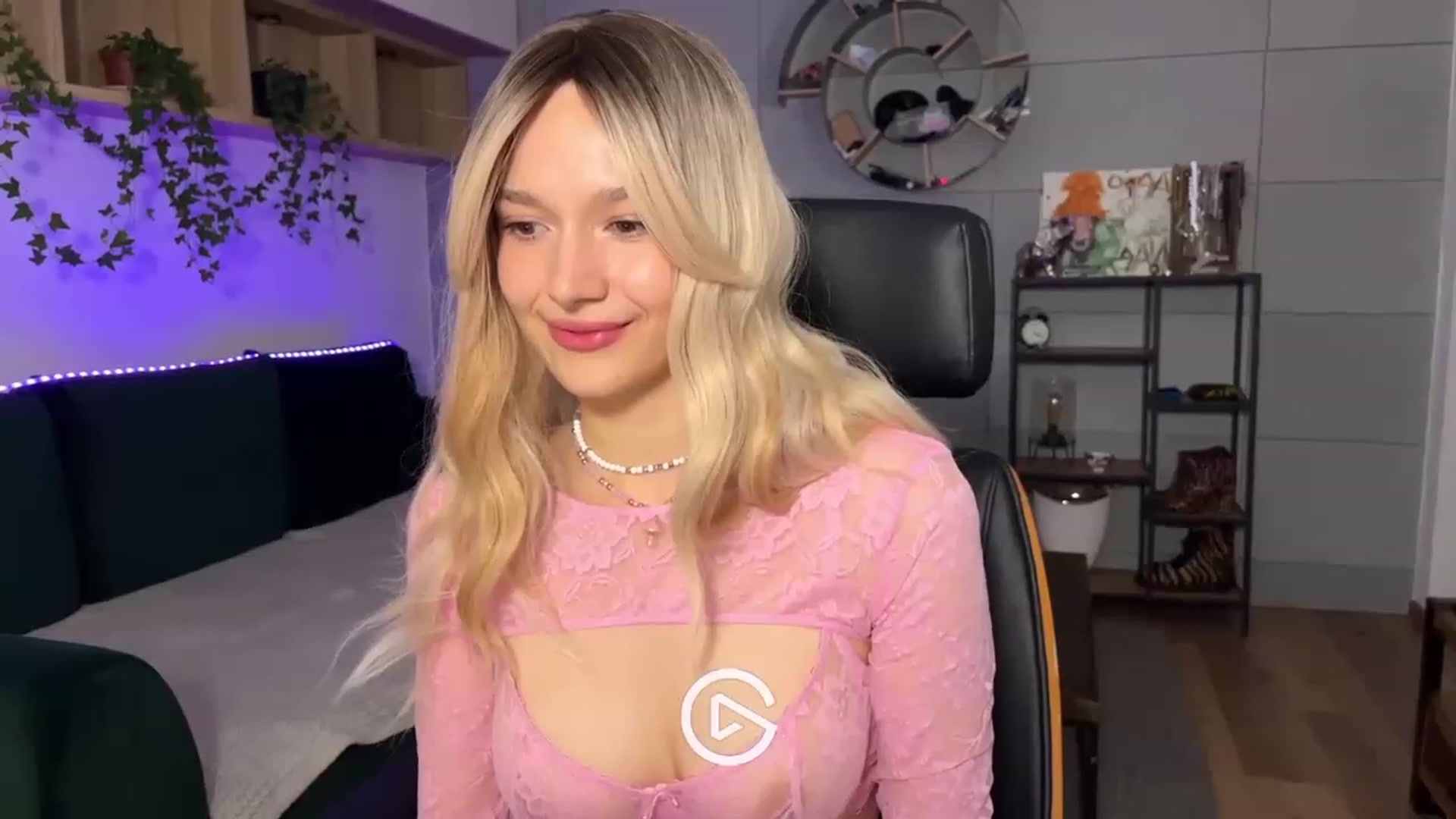 Gallery image thumbnail from Kacey_K's myfreecams stream on, 06/06/2023, 24:31 image 5 of 20