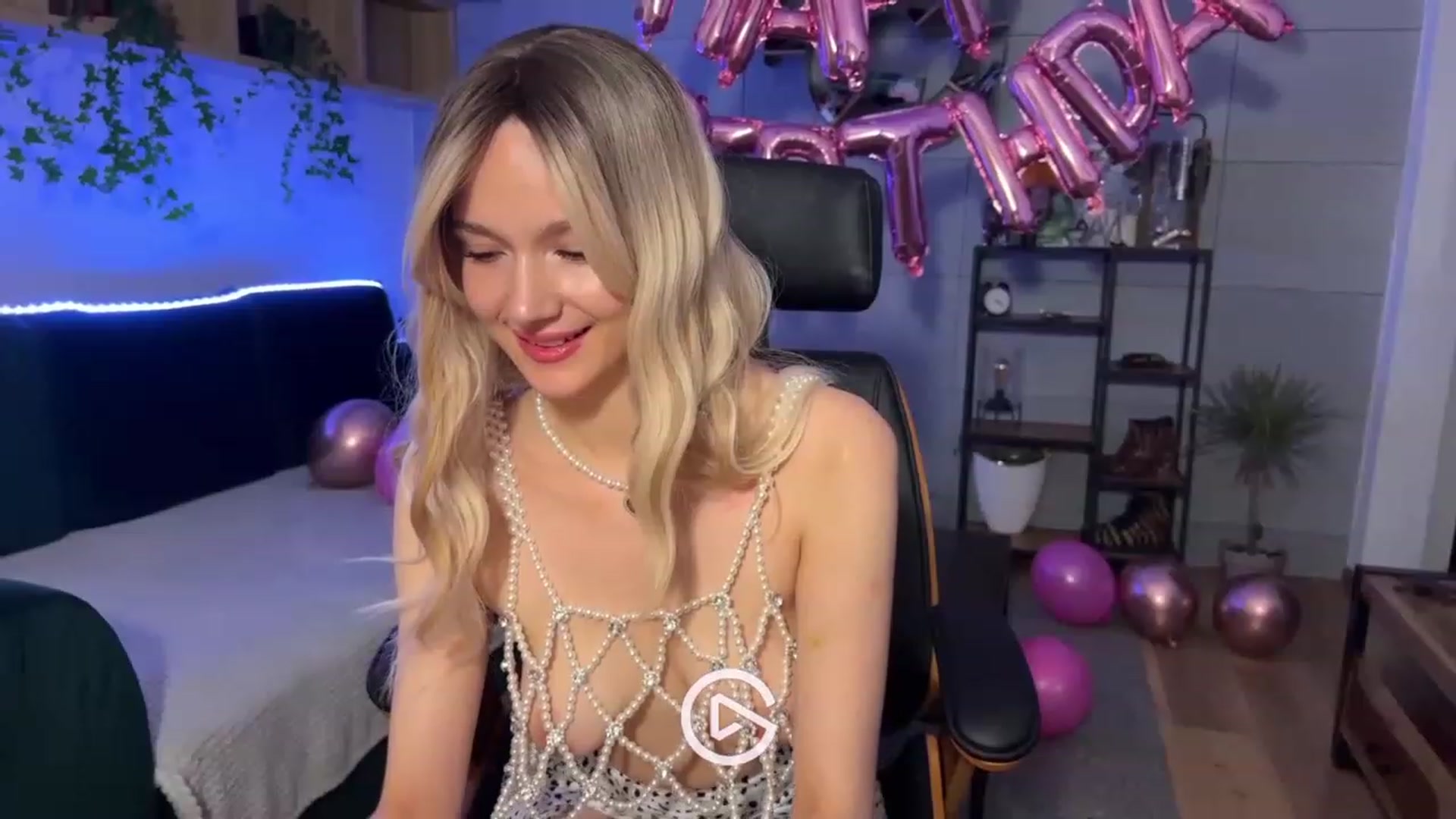 Gallery image thumbnail from Kacey_K's myfreecams stream on, 06/29/2023, 24:09 image 8 of 20