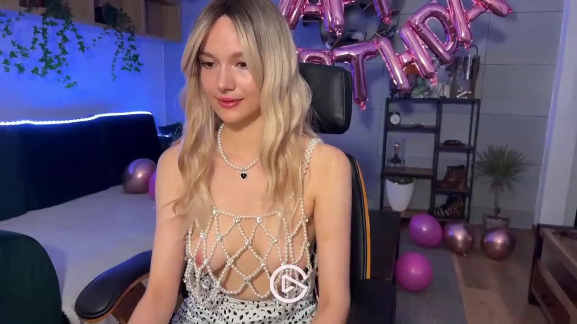 Gallery image thumbnail from Kacey_K's myfreecams stream on, 06/29/2023, 24:09 image 10 of 20