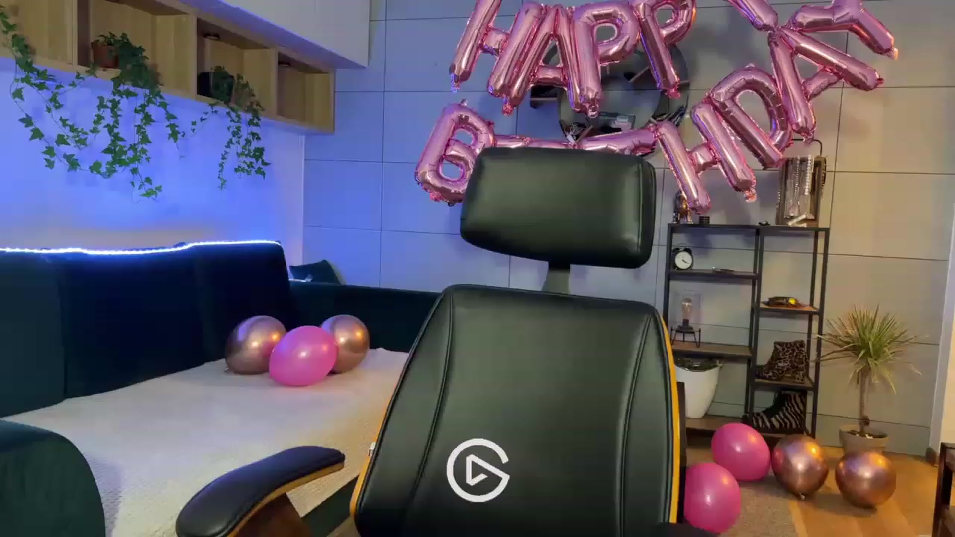 Gallery image thumbnail from Kacey_K's myfreecams stream on, 06/29/2023, 01:46 image 1 of 20
