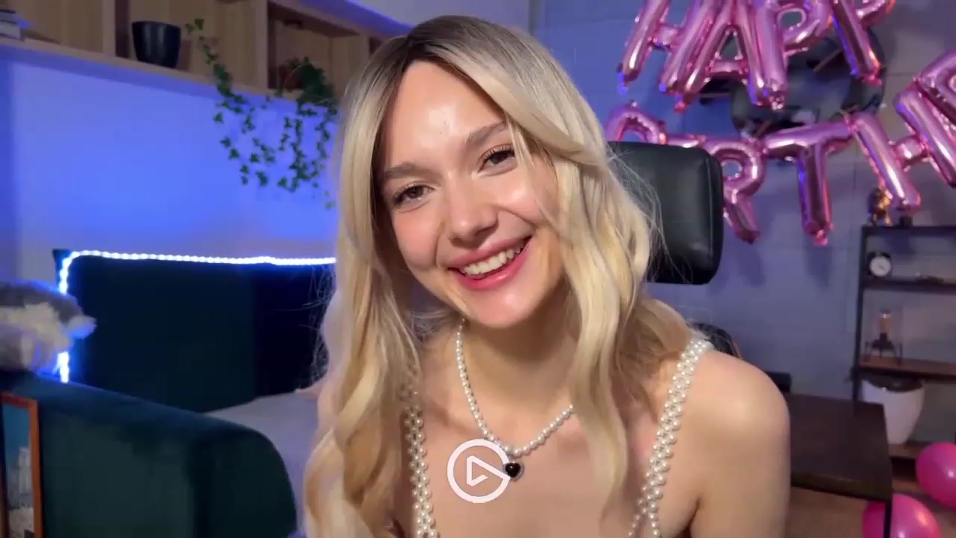 Gallery image thumbnail from Kacey_K's myfreecams stream on, 06/29/2023, 01:46 image 14 of 20