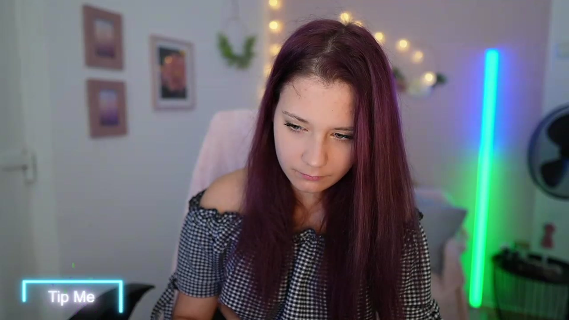 Gallery image thumbnail from Kacy_Black18's myfreecams stream on, 09/26/2023, 20:00 image 19 of 20