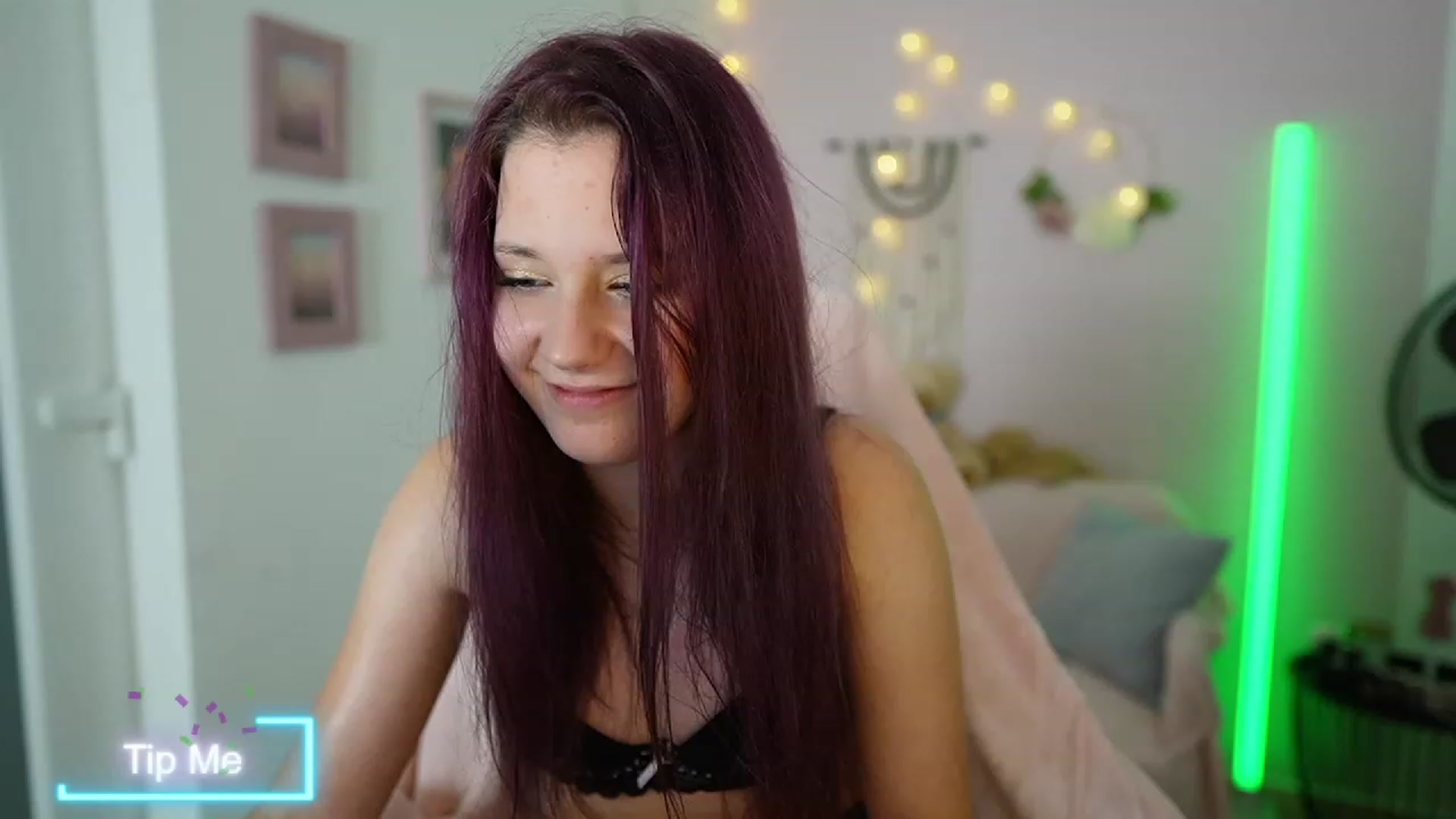 Gallery image thumbnail from Kacy_Black18's myfreecams stream on, 09/26/2023, 21:27 image 13 of 20