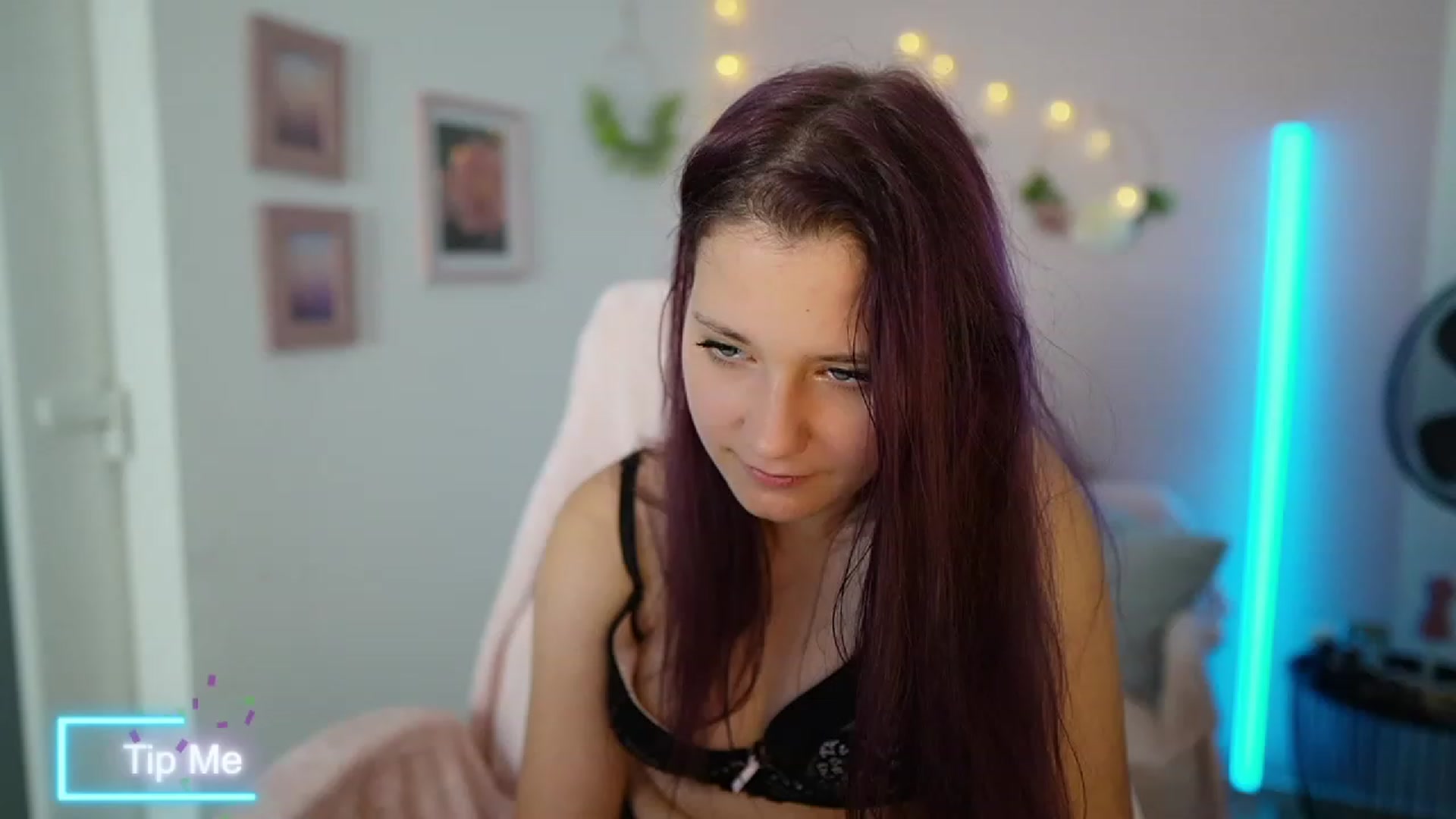 Gallery image thumbnail from Kacy_Black18's myfreecams stream on, 09/26/2023, 22:12 image 5 of 20