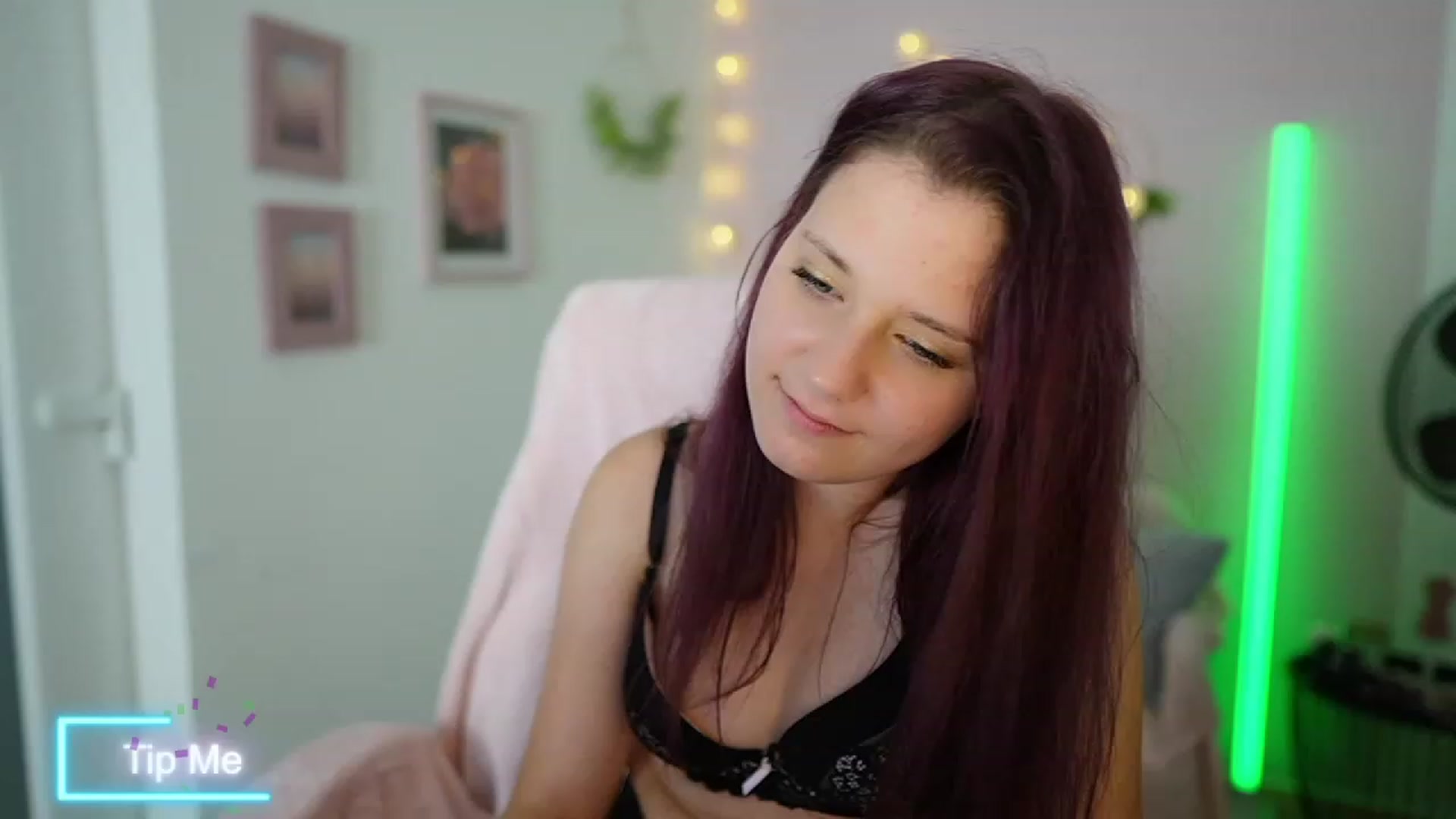 Gallery image thumbnail from Kacy_Black18's myfreecams stream on, 09/26/2023, 22:12 image 2 of 20