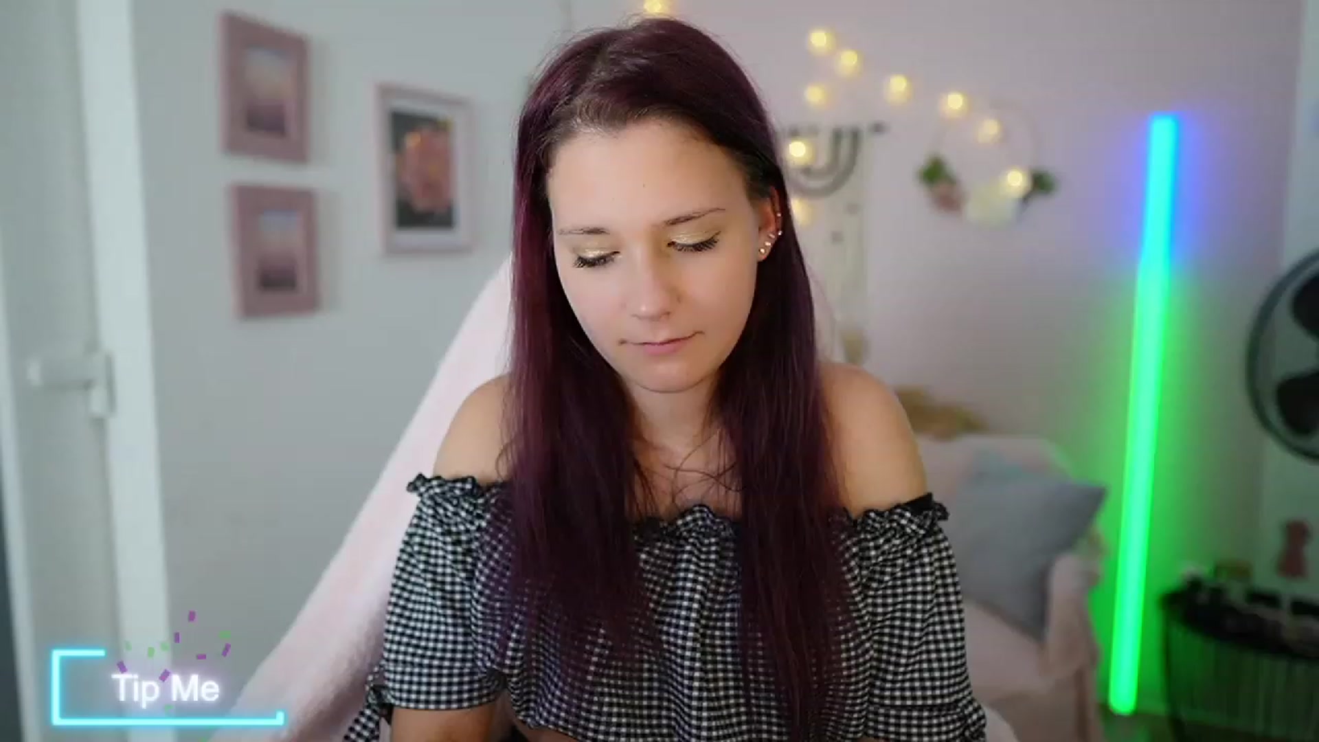 Gallery image thumbnail from Kacy_Black18's myfreecams stream on, 09/26/2023, 23:29 image 17 of 20