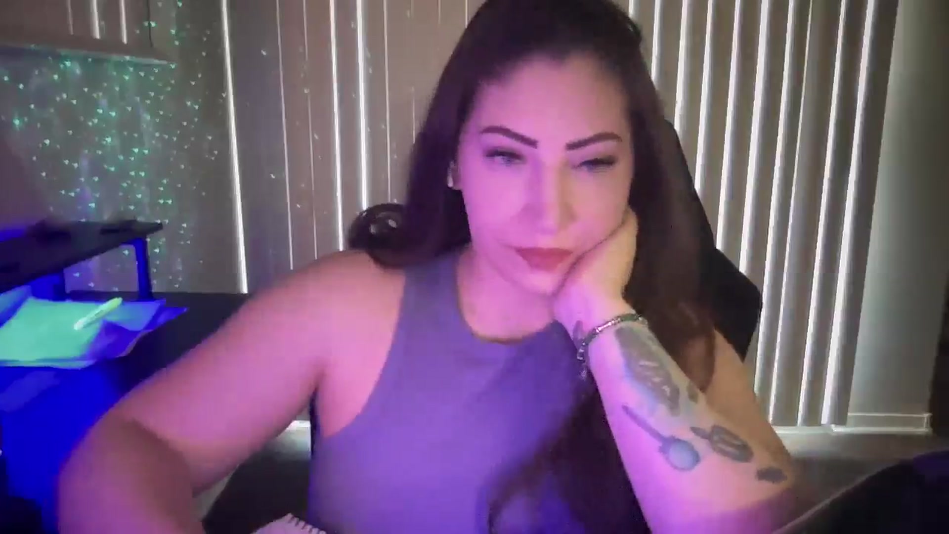 Gallery image thumbnail from KaelynnKaes's myfreecams stream on, 04/13/2025, 22:10 image 10 of 20