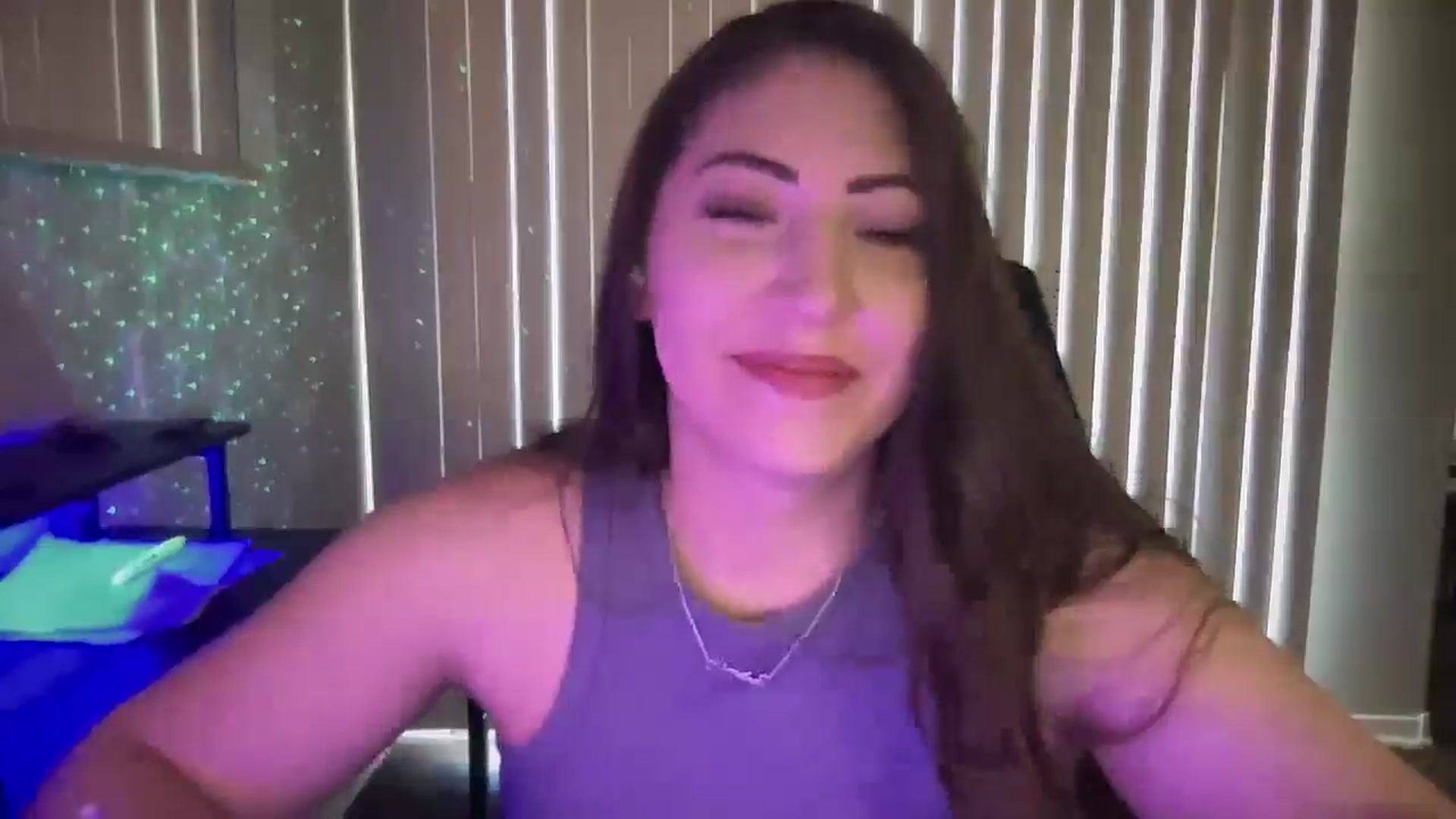 Gallery image thumbnail from KaelynnKaes's myfreecams stream on, 04/13/2025, 22:10 image 17 of 20