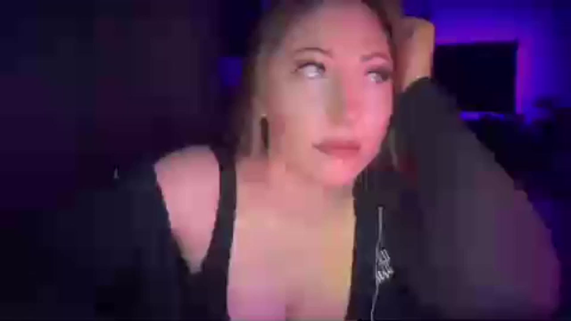 Gallery image thumbnail from KaelynnKaes's myfreecams stream on, 10/06/2025, 05:39 image 4 of 20