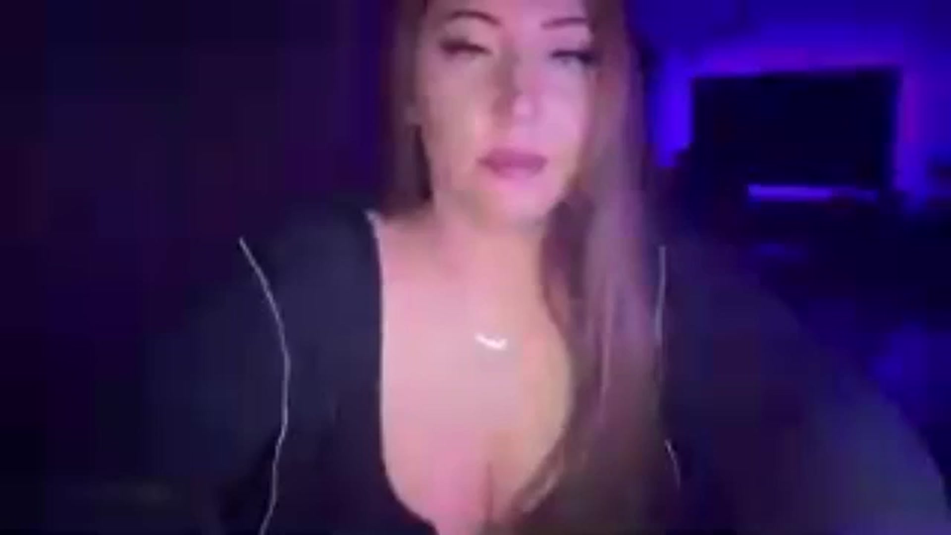 Gallery image thumbnail from KaelynnKaes's myfreecams stream on, 10/06/2025, 05:39 image 9 of 20