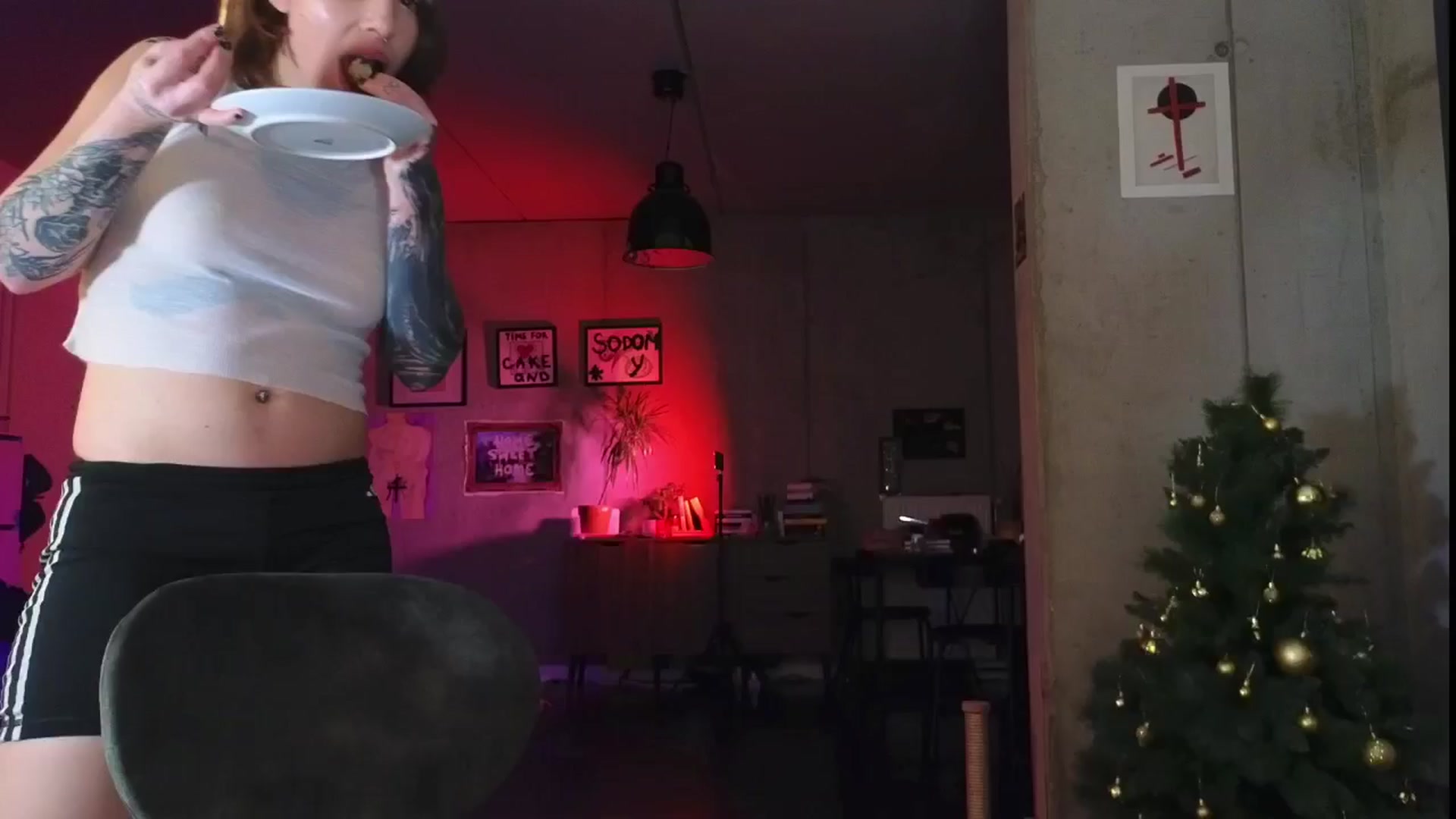 Gallery image thumbnail from KaiOnline's myfreecams stream on, 12/30/2024, 03:00 image 1 of 20