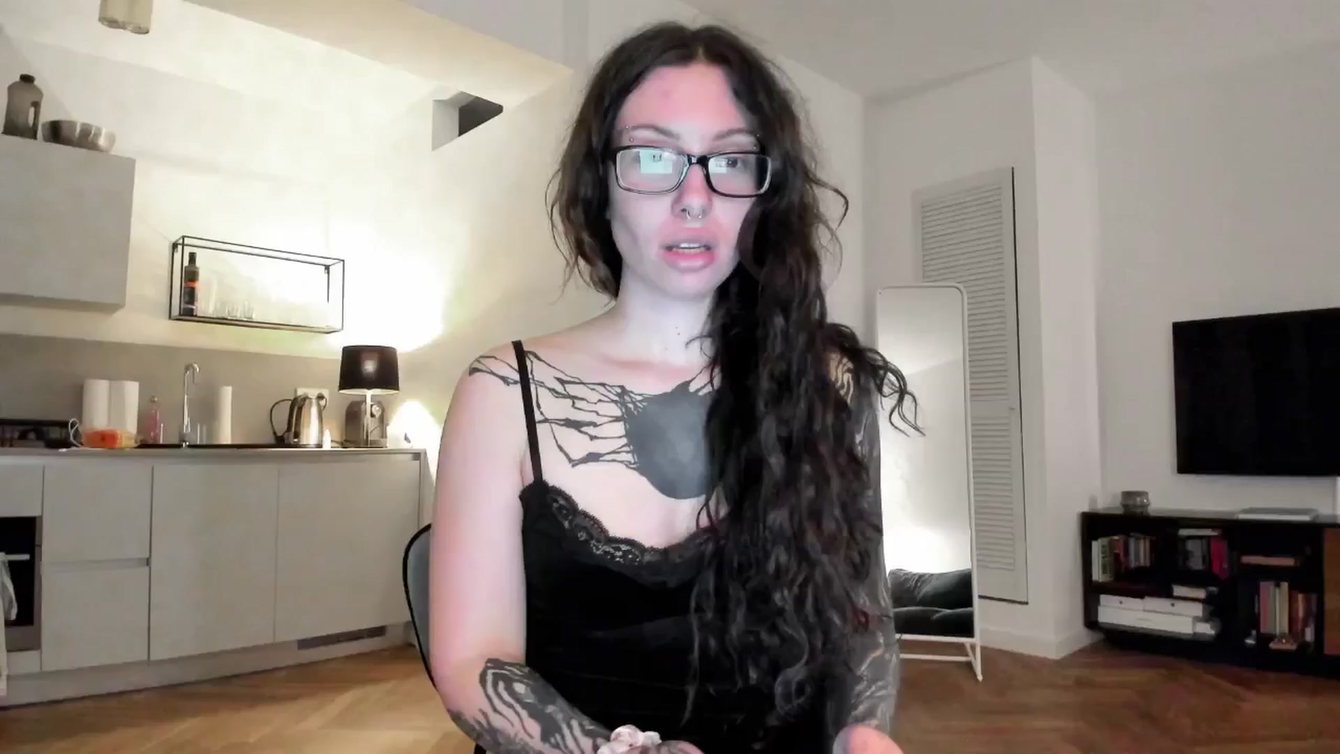 Gallery image thumbnail from KaiOnline's myfreecams stream on, 05/16/2025, 22:35 image 2 of 20