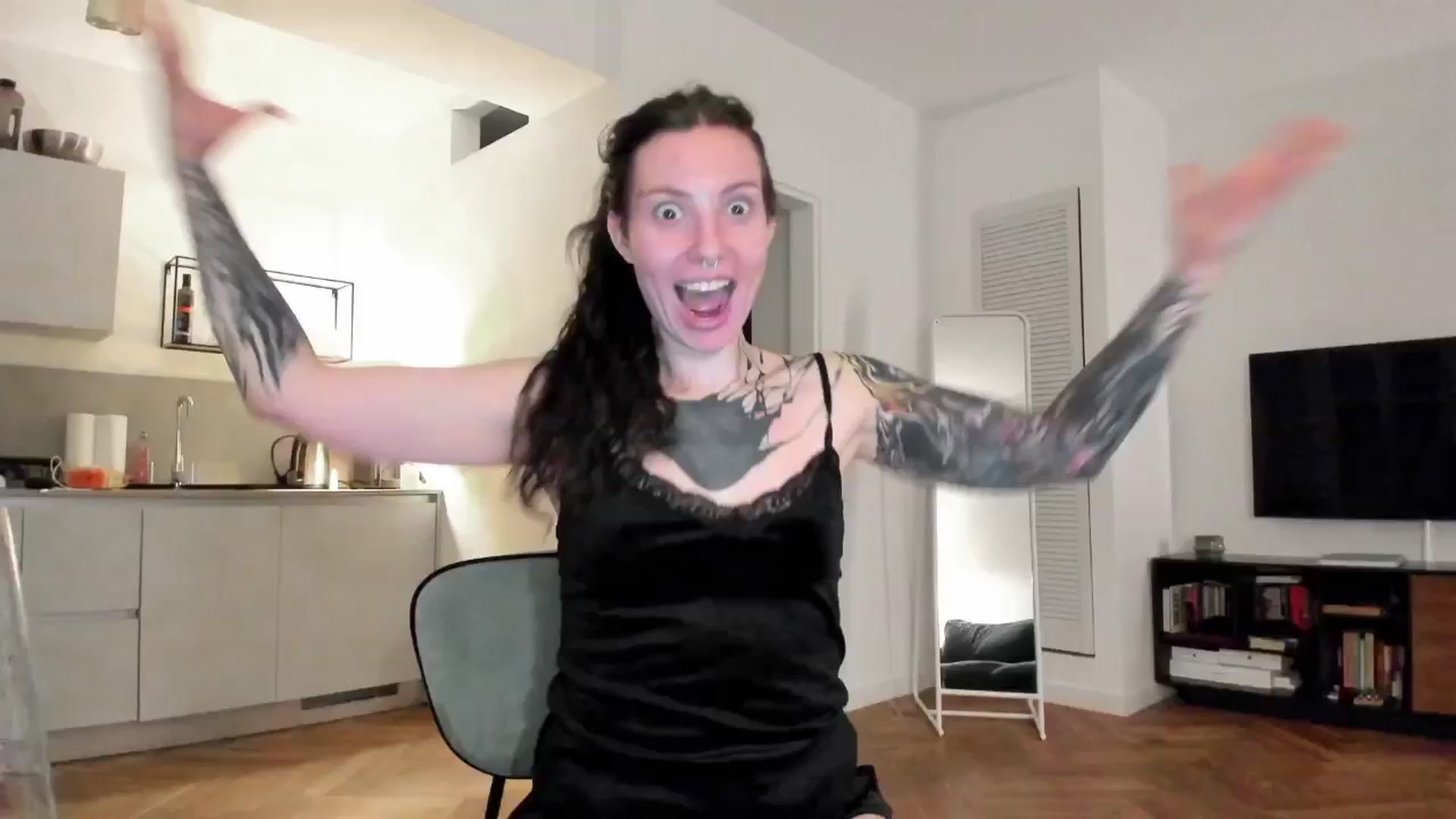 Gallery image thumbnail from KaiOnline's myfreecams stream on, 05/16/2025, 22:35 image 6 of 20